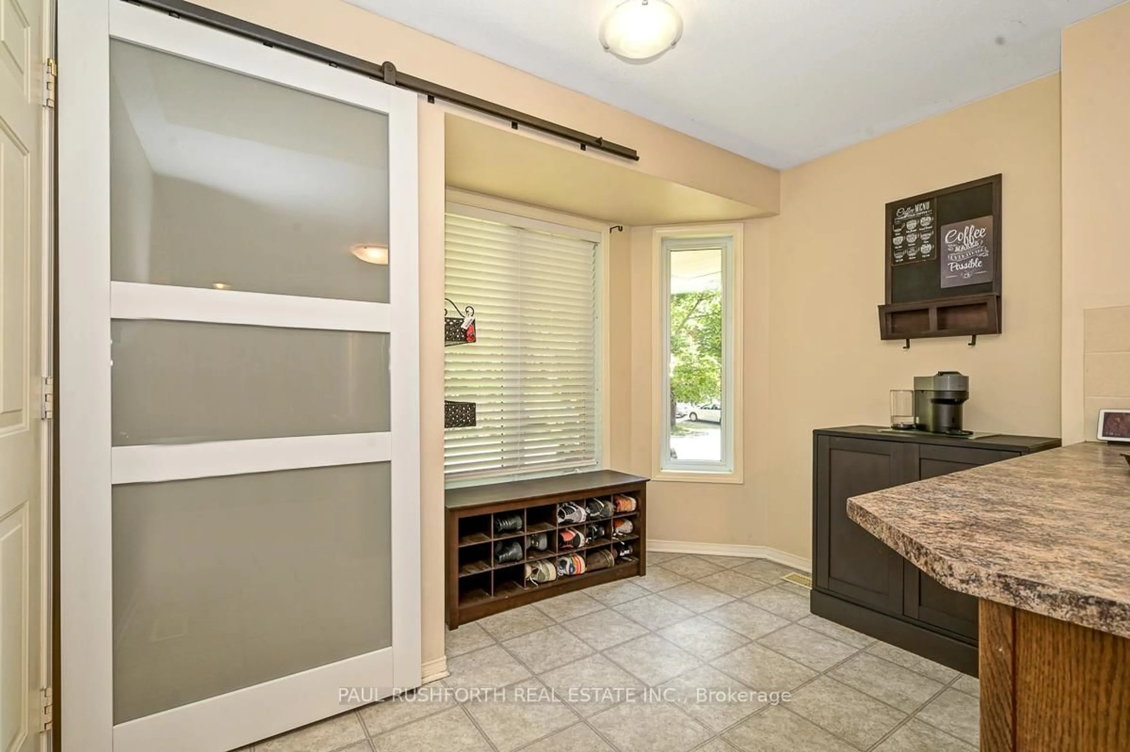 Indoor entryway for 2224 Bois Vert Pl, Ottawa Ontario K4A 4T7