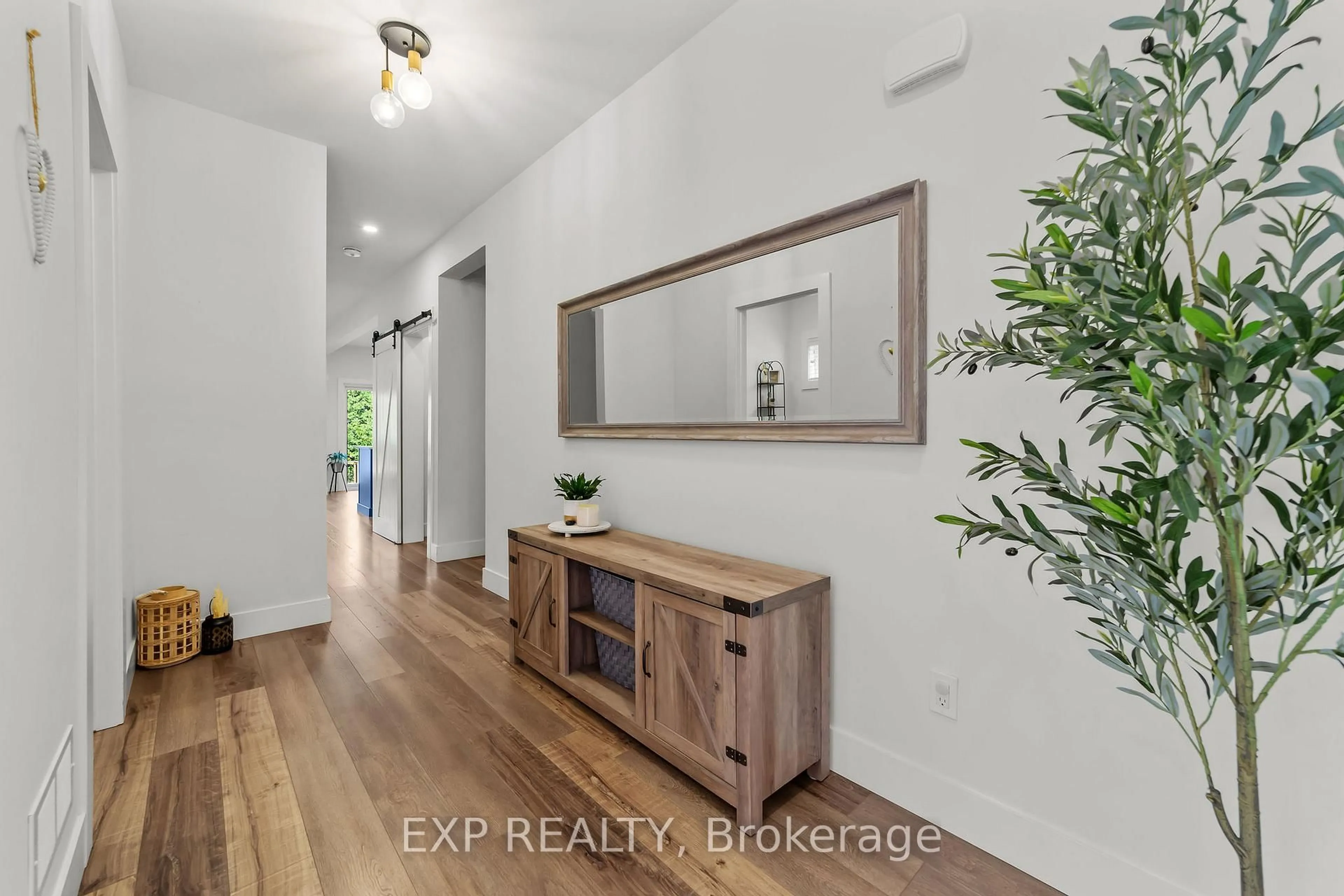 Indoor entryway for 58 McNeil St, Strathroy-Caradoc Ontario N0L 1W0