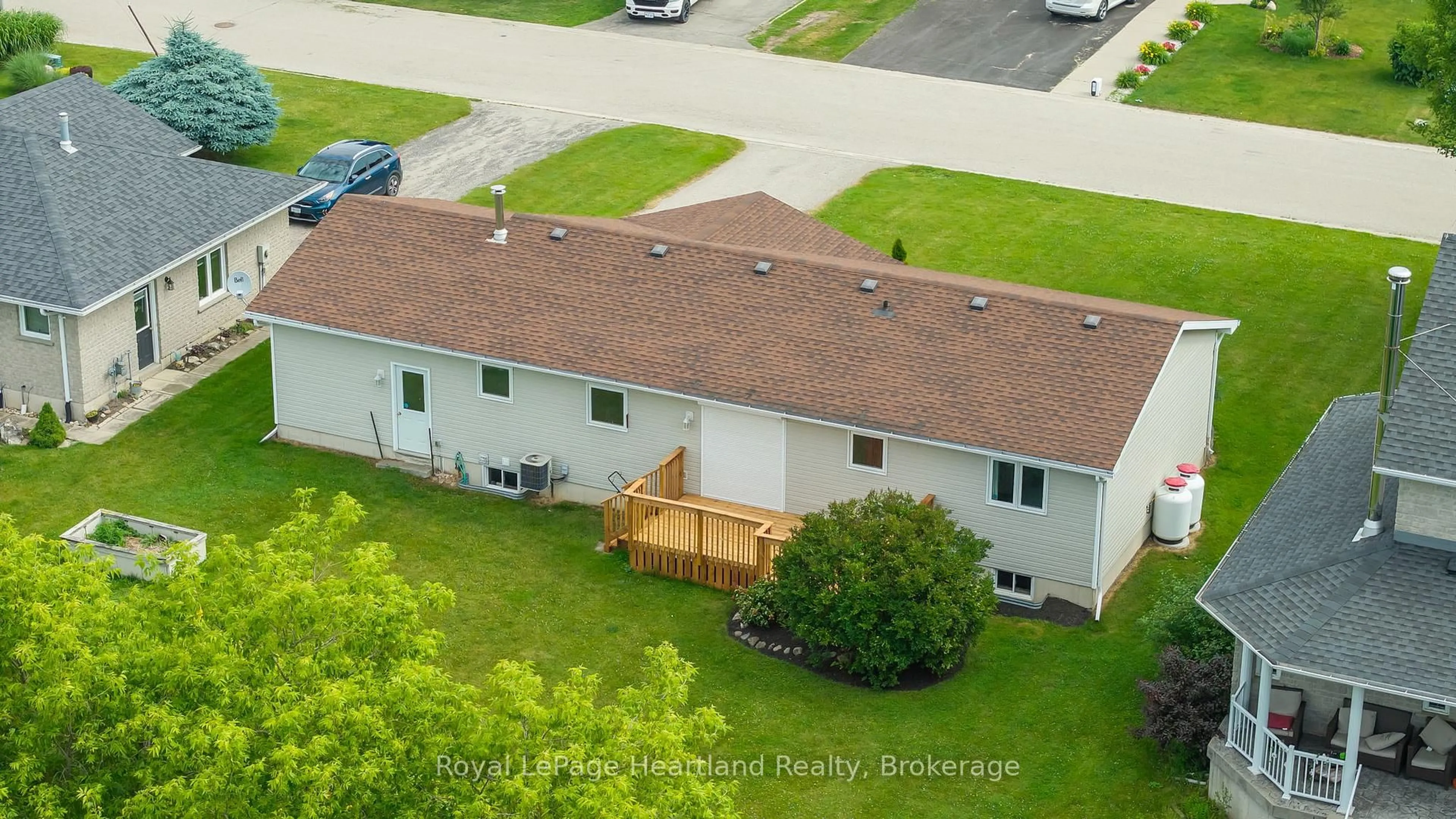 A pic from outside/outdoor area/front of a property/back of a property/a pic from drone, building for 214 Margaret St, Minto Ontario N0G 1Z0