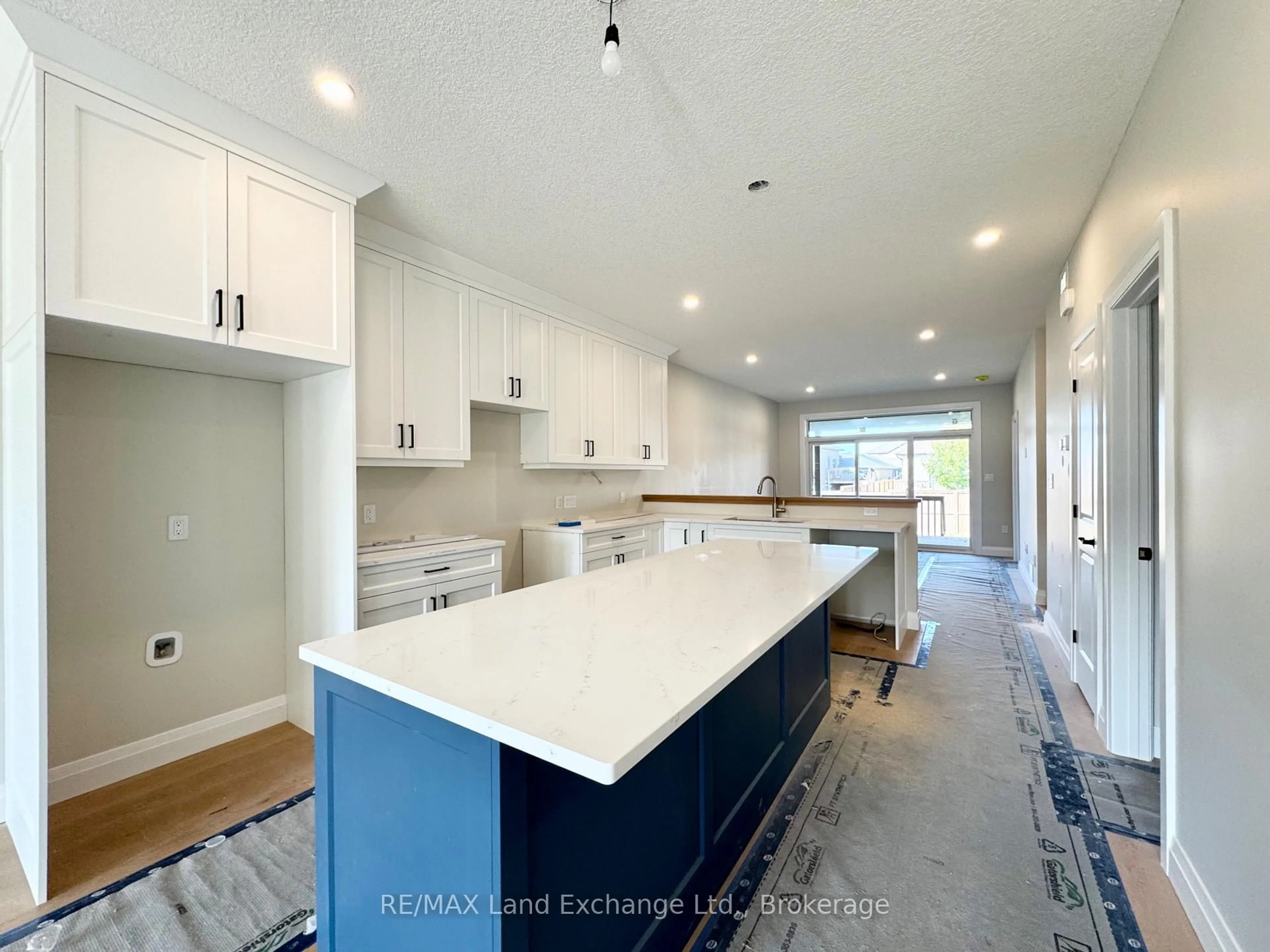 Open concept kitchen, ceramic/tile floor for 385 Rosner Dr, Saugeen Shores Ontario N0H 2C8