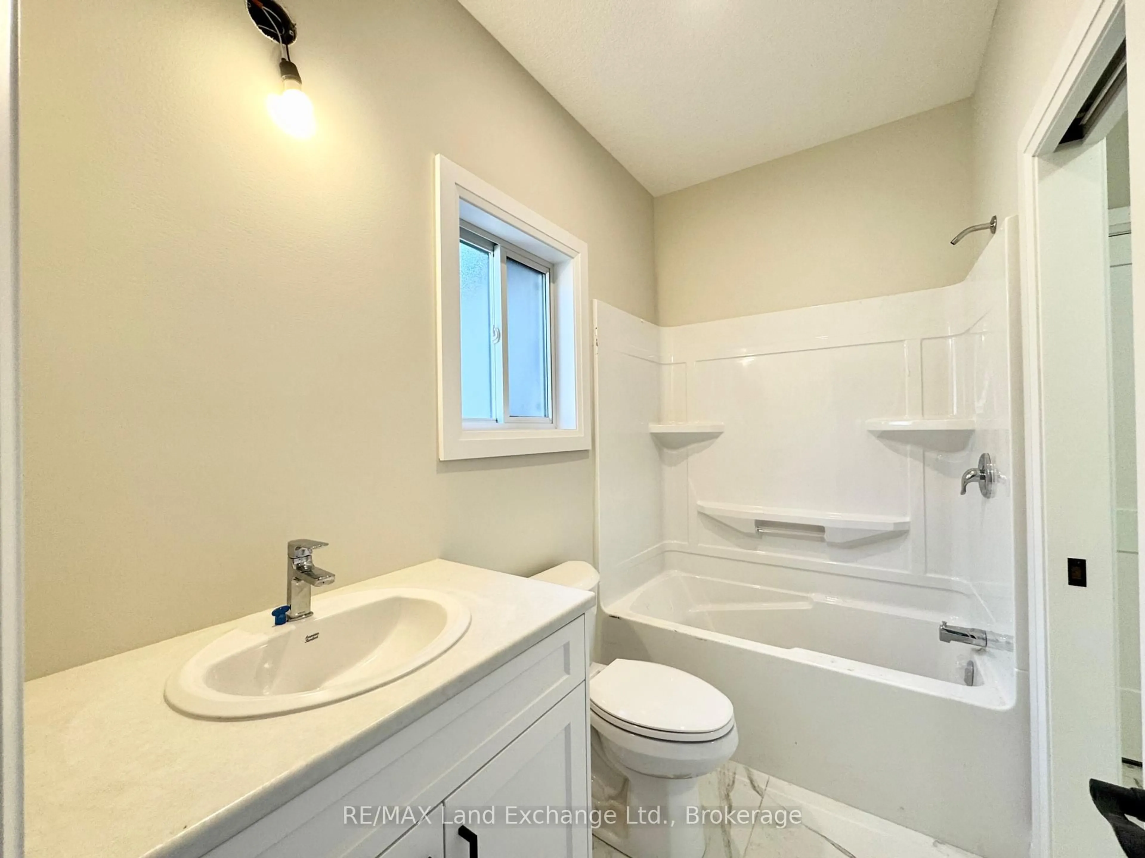 Standard bathroom, ceramic/tile floor for 385 Rosner Dr, Saugeen Shores Ontario N0H 2C8