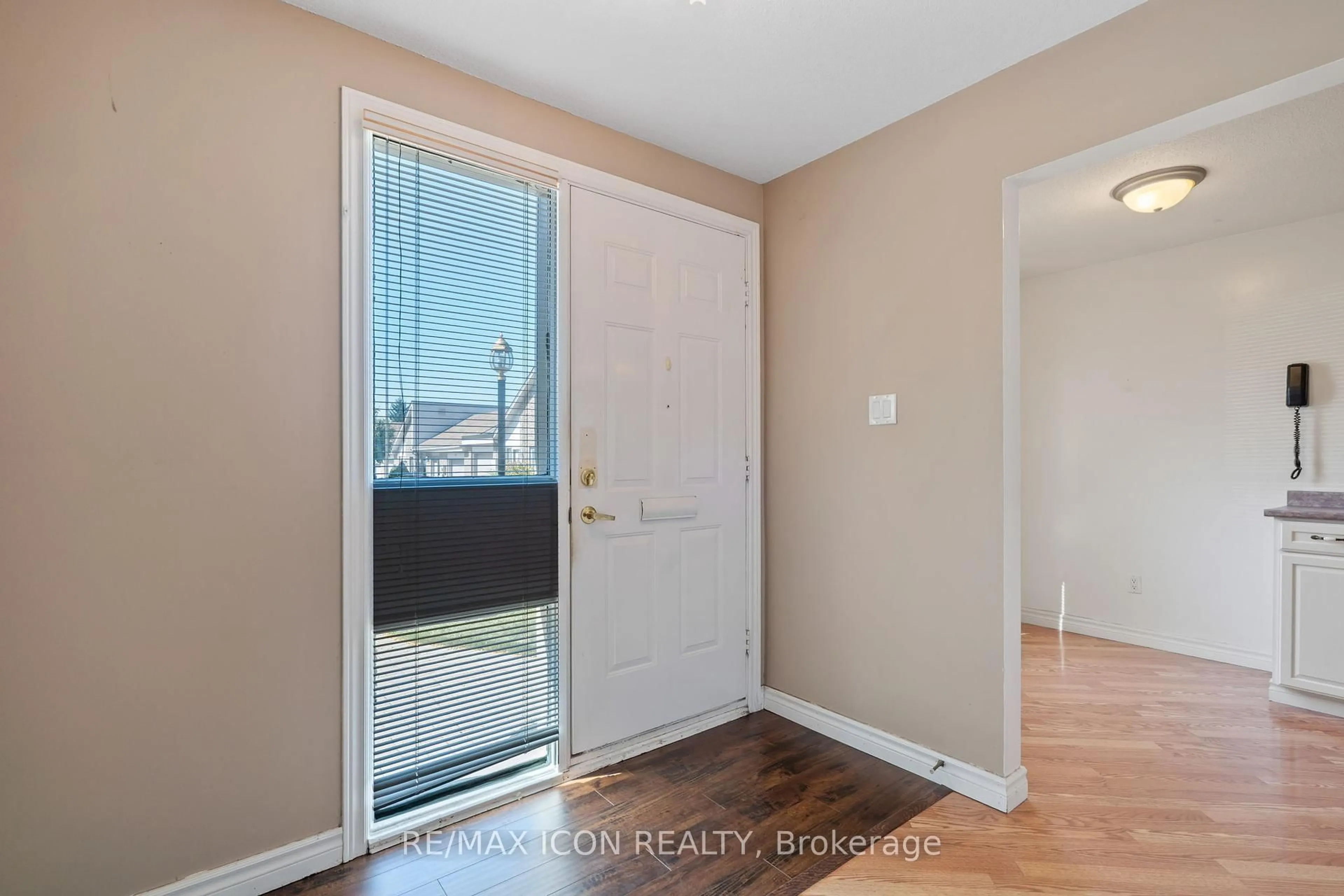 Indoor entryway for 538 Cranbrook Rd #13, London South Ontario N6K 2X3