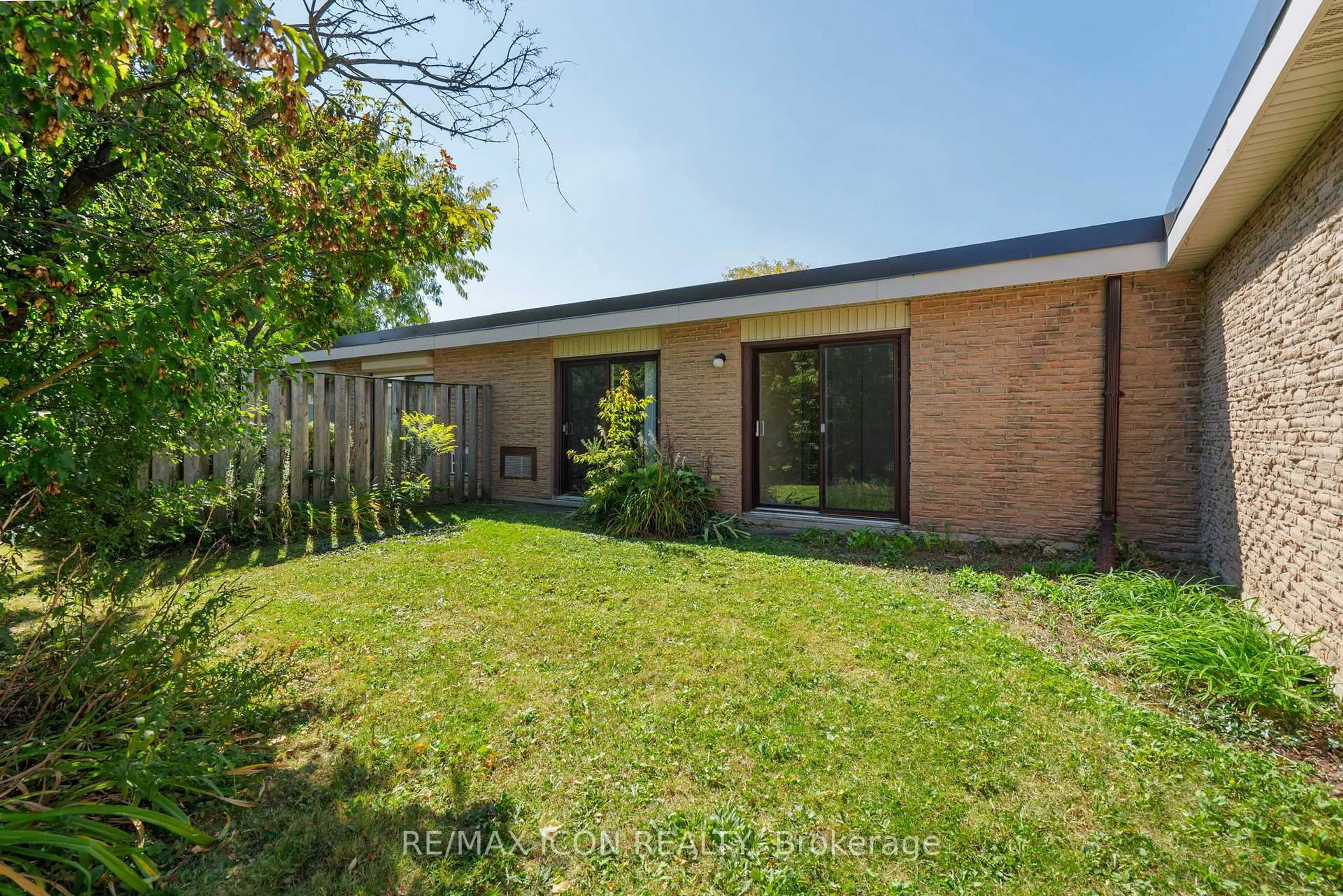 A pic from outside/outdoor area/front of a property/back of a property/a pic from drone, street for 538 Cranbrook Rd #13, London South Ontario N6K 2X3