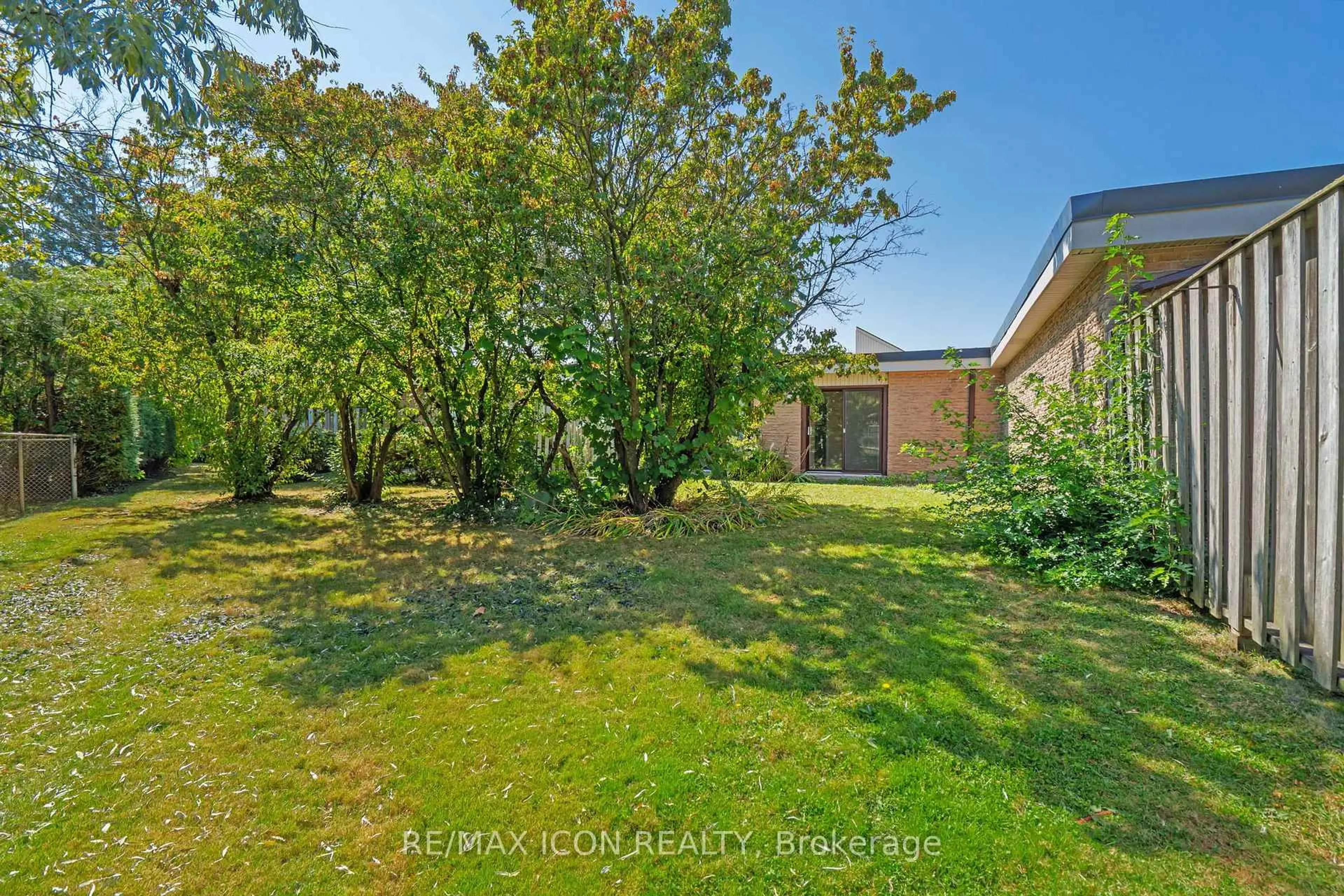 A pic from outside/outdoor area/front of a property/back of a property/a pic from drone, forest/trees view for 538 Cranbrook Rd #13, London South Ontario N6K 2X3