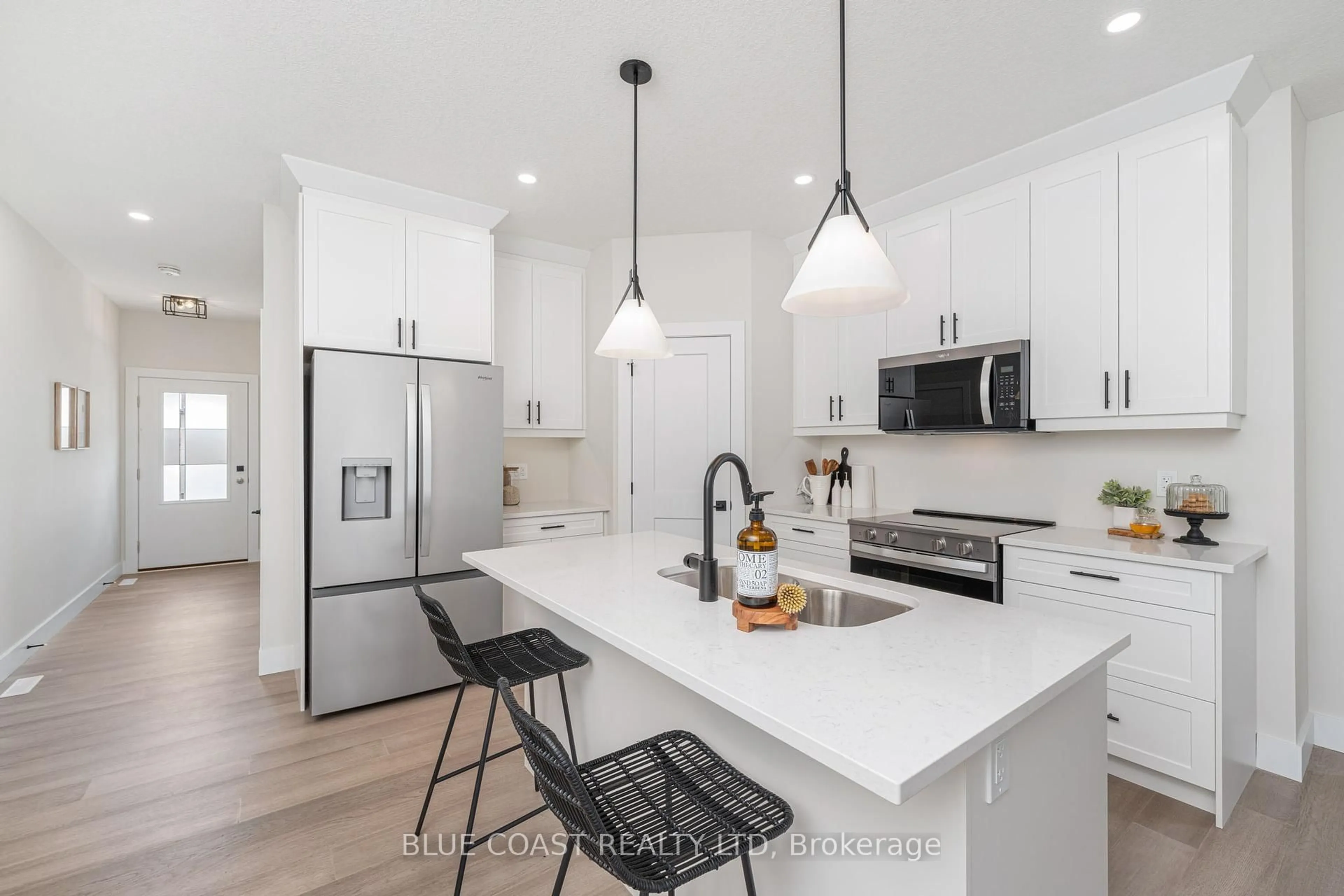 Open concept kitchen, unknown for 520 Anise Lane, Sarnia Ontario N7S 0B3