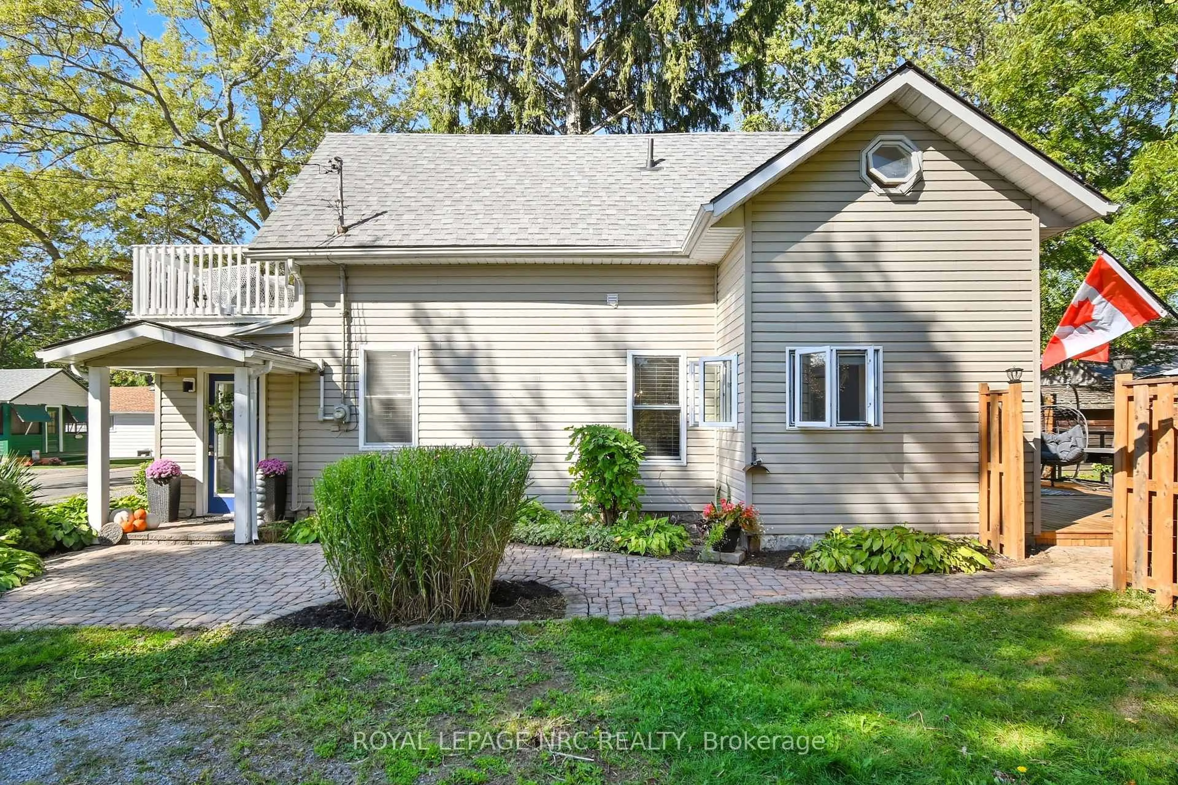 Home with vinyl exterior material, unknown for 3964 Alexandra Rd, Fort Erie Ontario L0S 1B0
