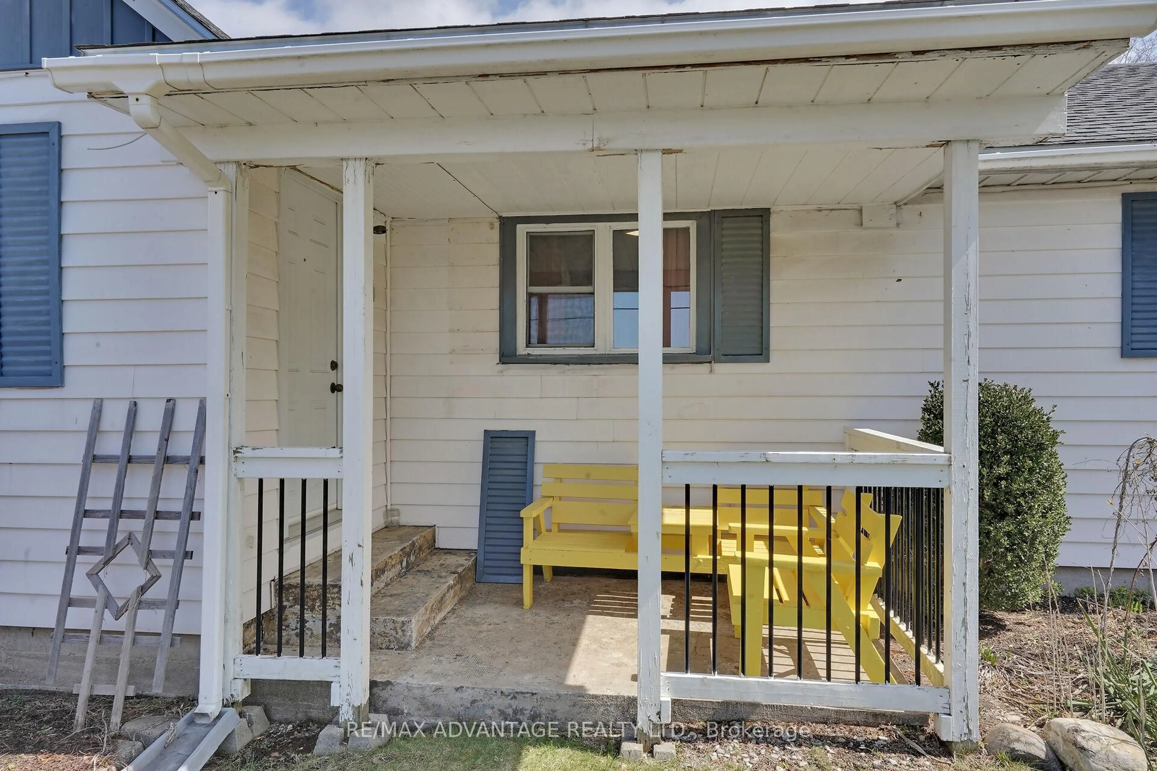 Patio, street for 2678 Dorchester Rd, Thames Centre Ontario N0L 1G5