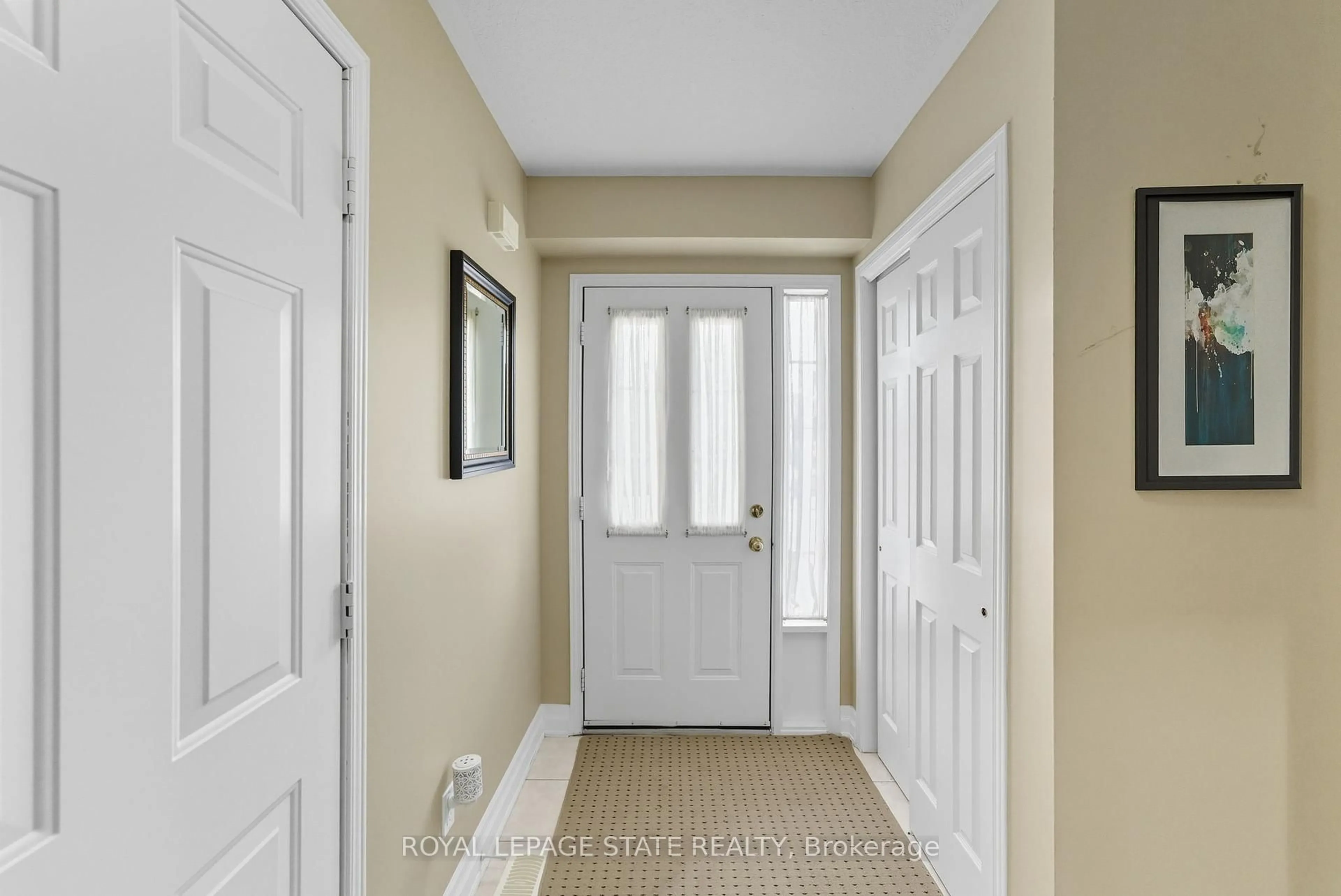 Indoor entryway for 27 Glenhollow Dr, Hamilton Ontario L8J 3T2