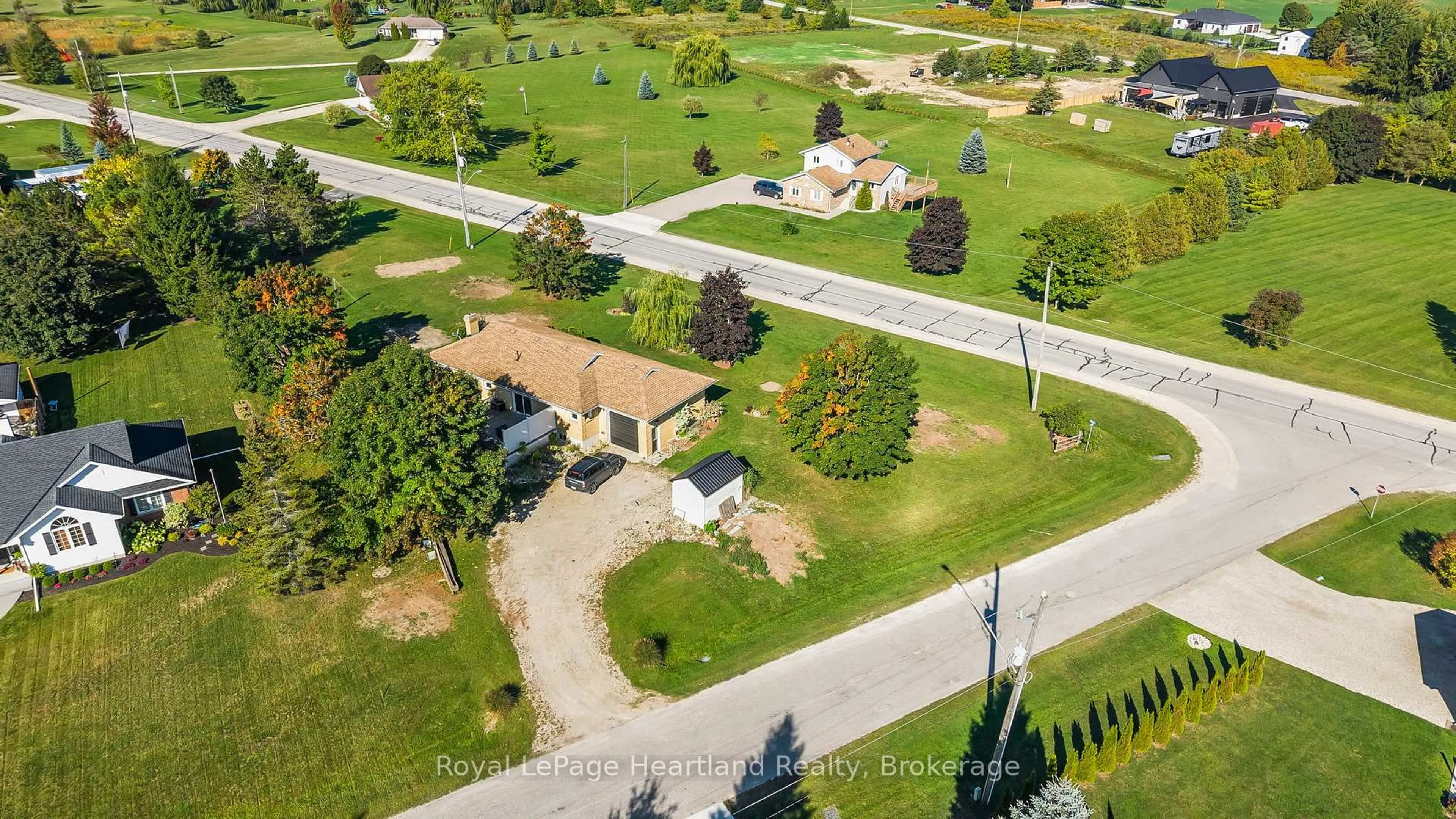 A pic from outside/outdoor area/front of a property/back of a property/a pic from drone, street for 1020 Main St, Howick Ontario N0G 2X0