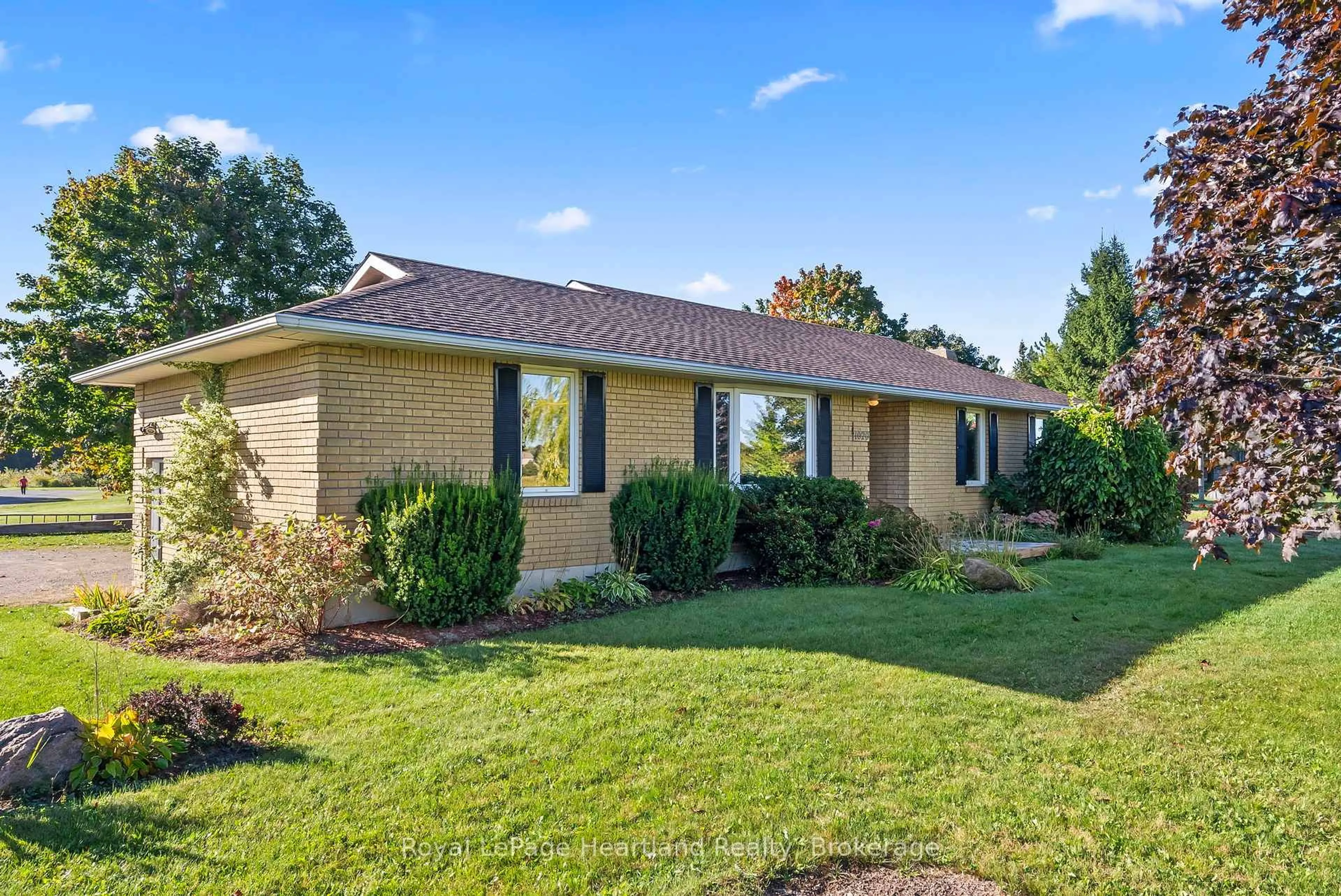 Home with brick exterior material, unknown for 1020 Main St, Howick Ontario N0G 2X0