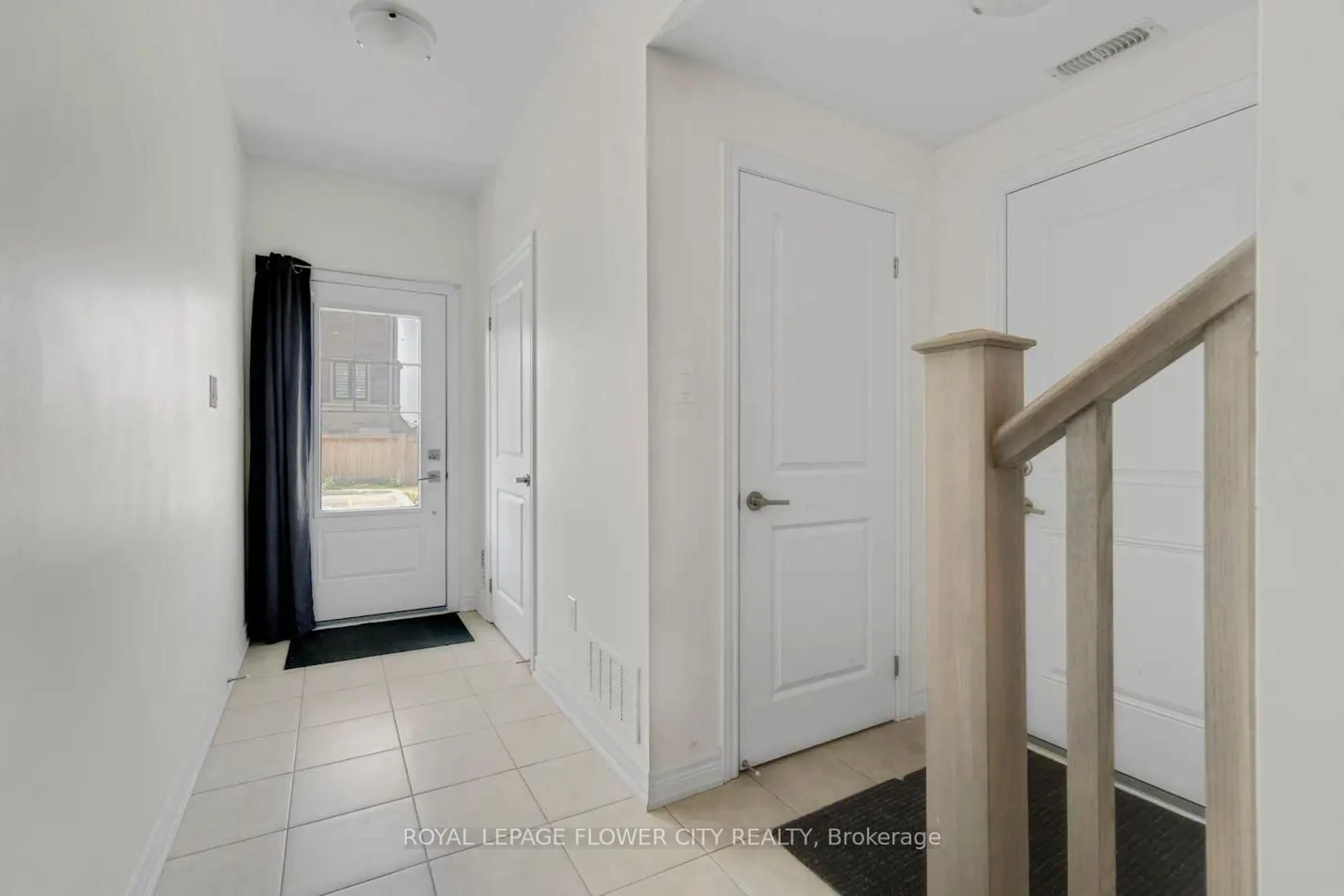 Indoor entryway for 10 Birmingham Dr #91, Cambridge Ontario N1R 0C6