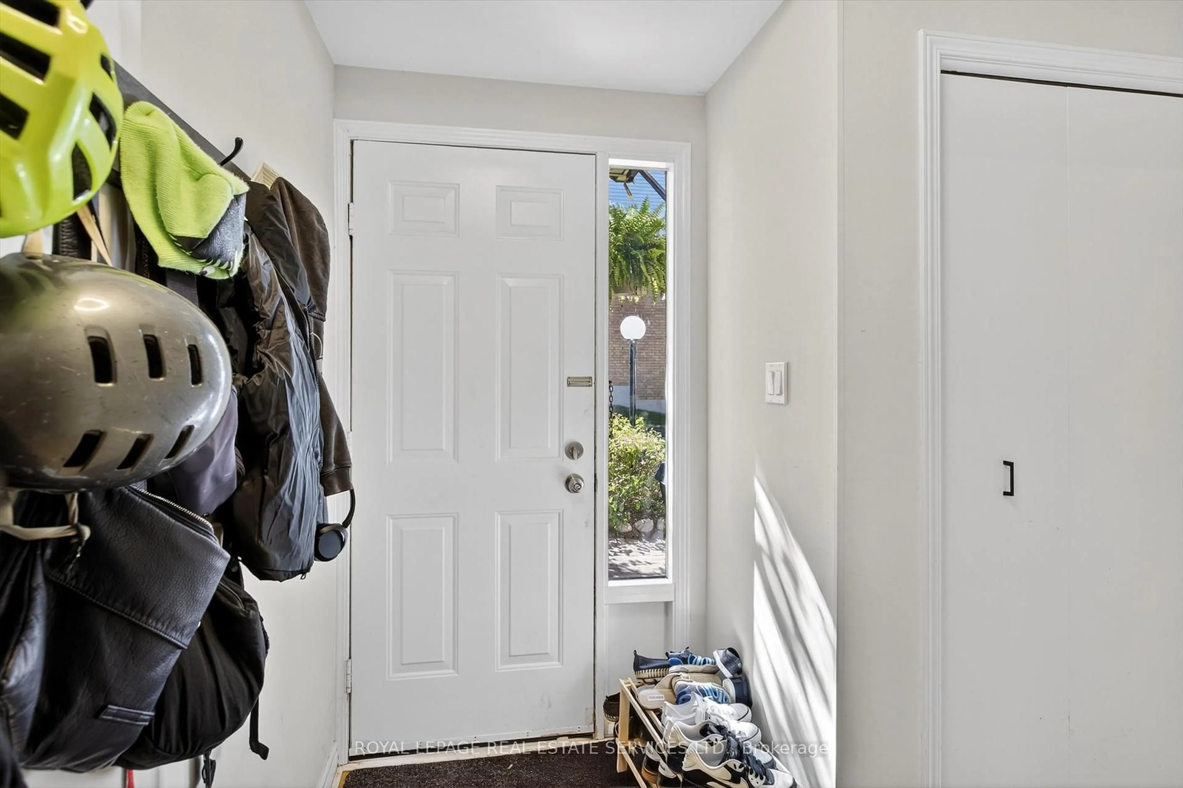 Indoor entryway for 2650 Marsdale Dr #308, Peterborough Ontario K9L 1Y1