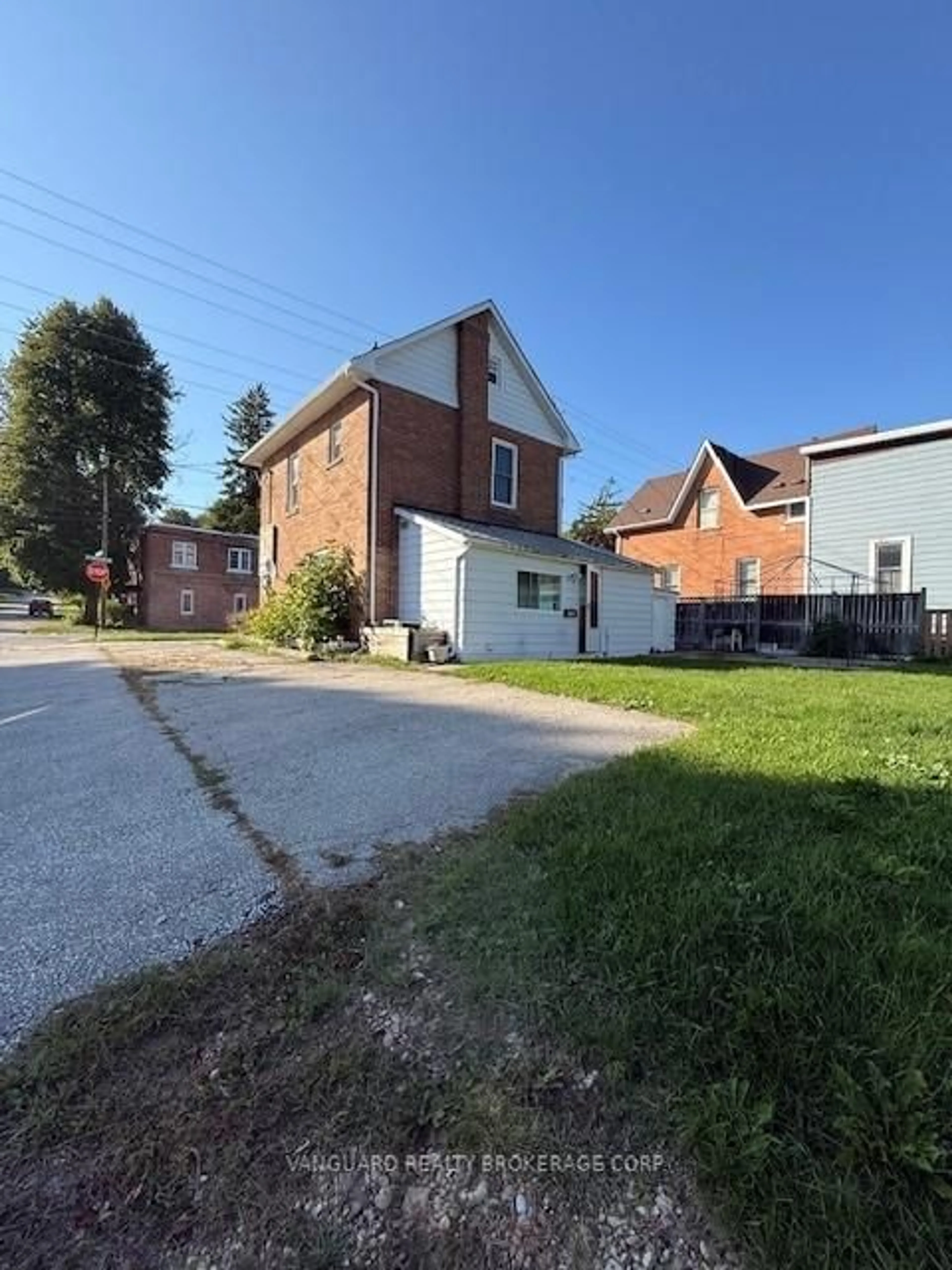 A pic from outside/outdoor area/front of a property/back of a property/a pic from drone, street for 1803 4TH Ave, Owen Sound Ontario N4K 4X9