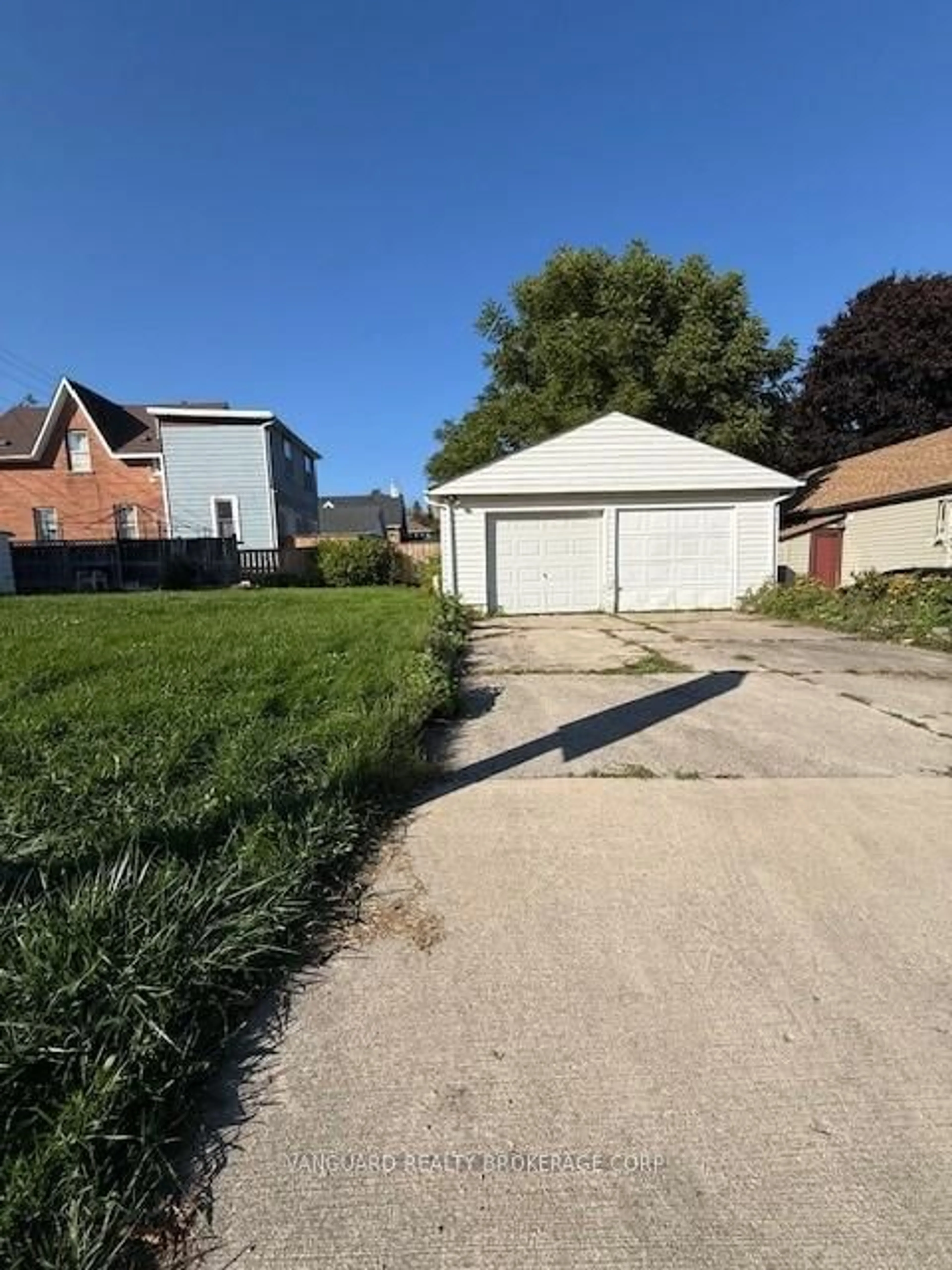 A pic from outside/outdoor area/front of a property/back of a property/a pic from drone, street for 1803 4TH Ave, Owen Sound Ontario N4K 4X9