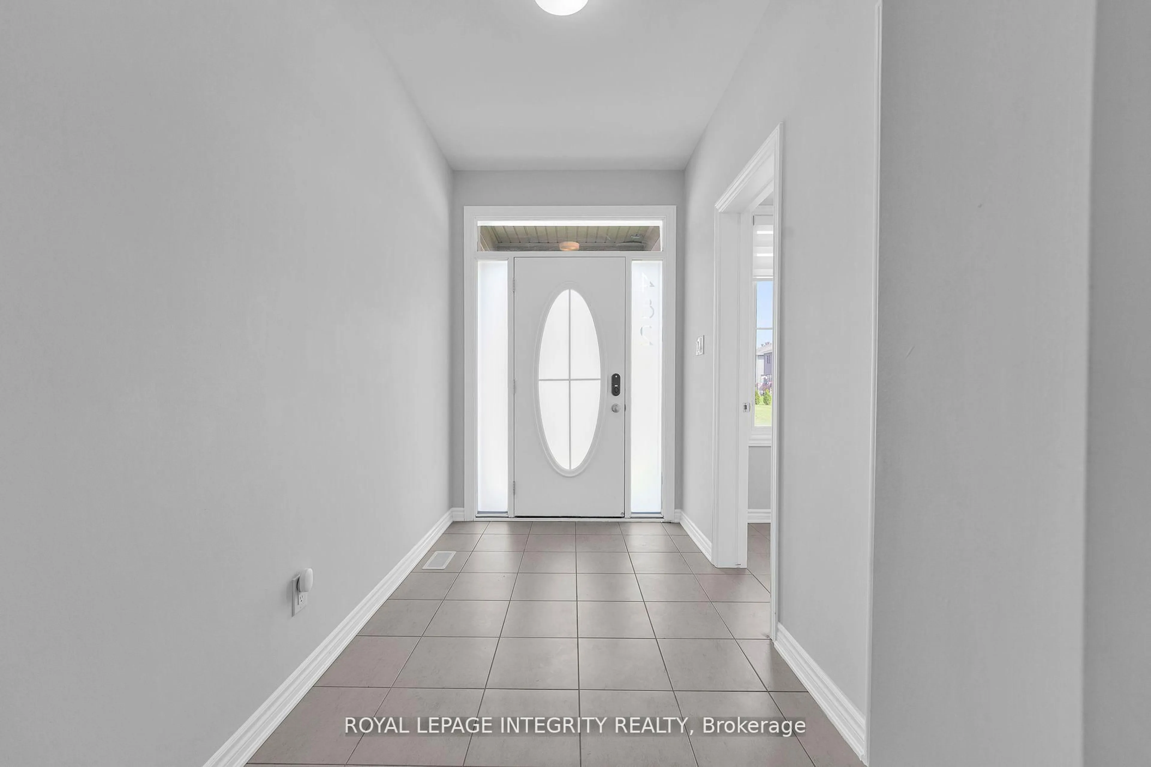 Indoor entryway for 482 Alcor Terr, Ottawa Ontario K2J 6S9