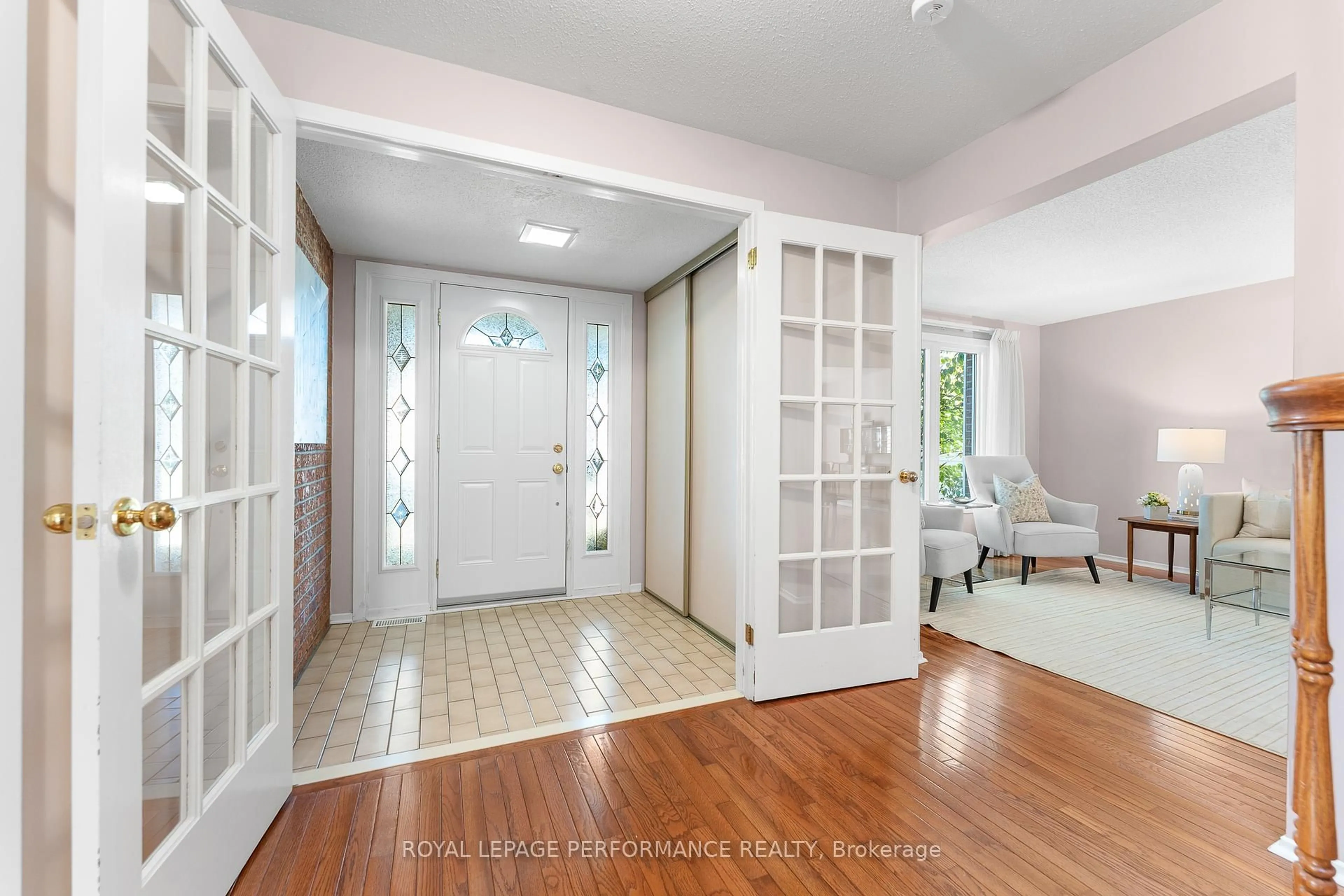 Indoor entryway for 1848 Thistleleaf Cres, Ottawa Ontario K1C 5W7