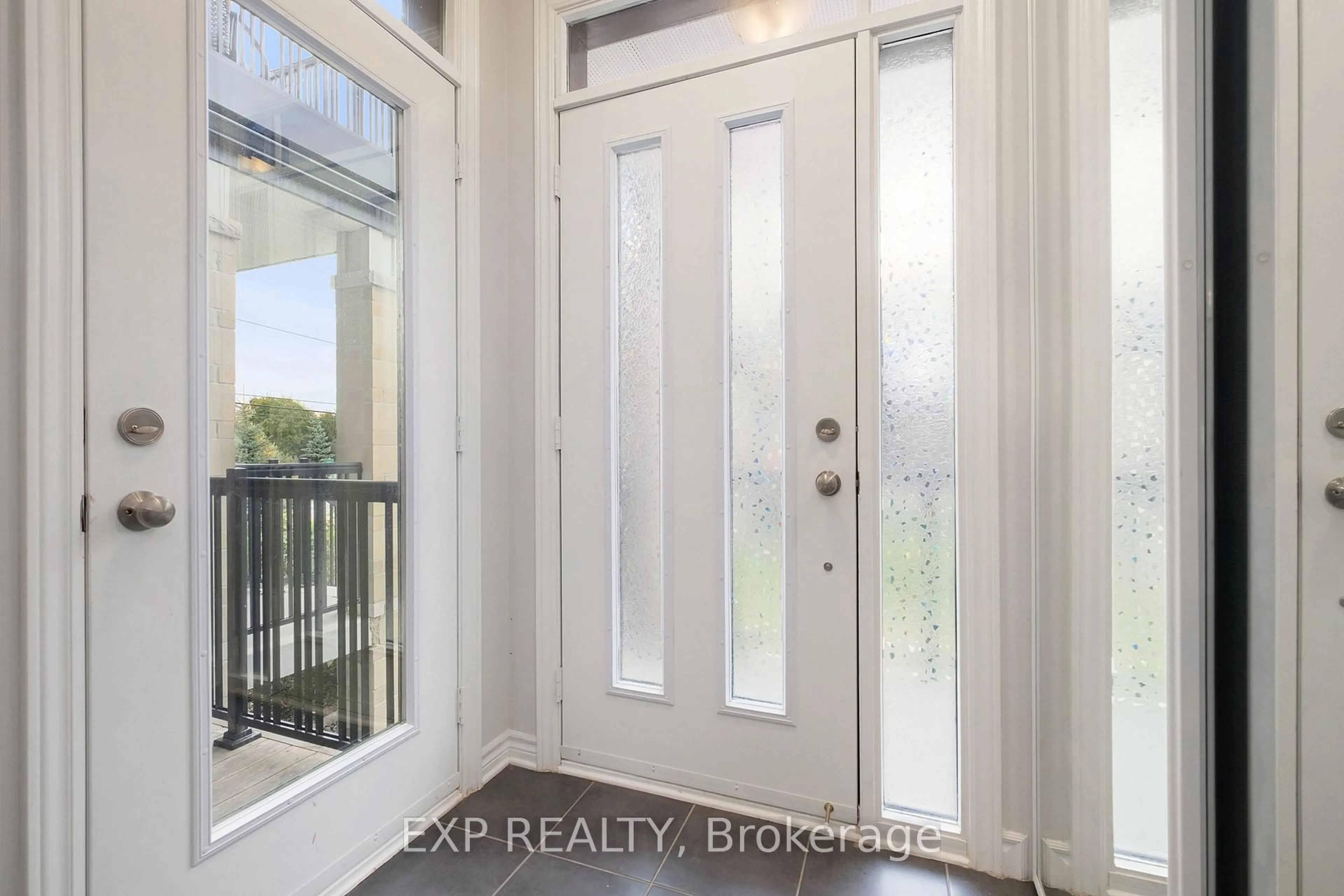 Indoor entryway for 274 Pembina Private, Ottawa Ontario K4M 0G7
