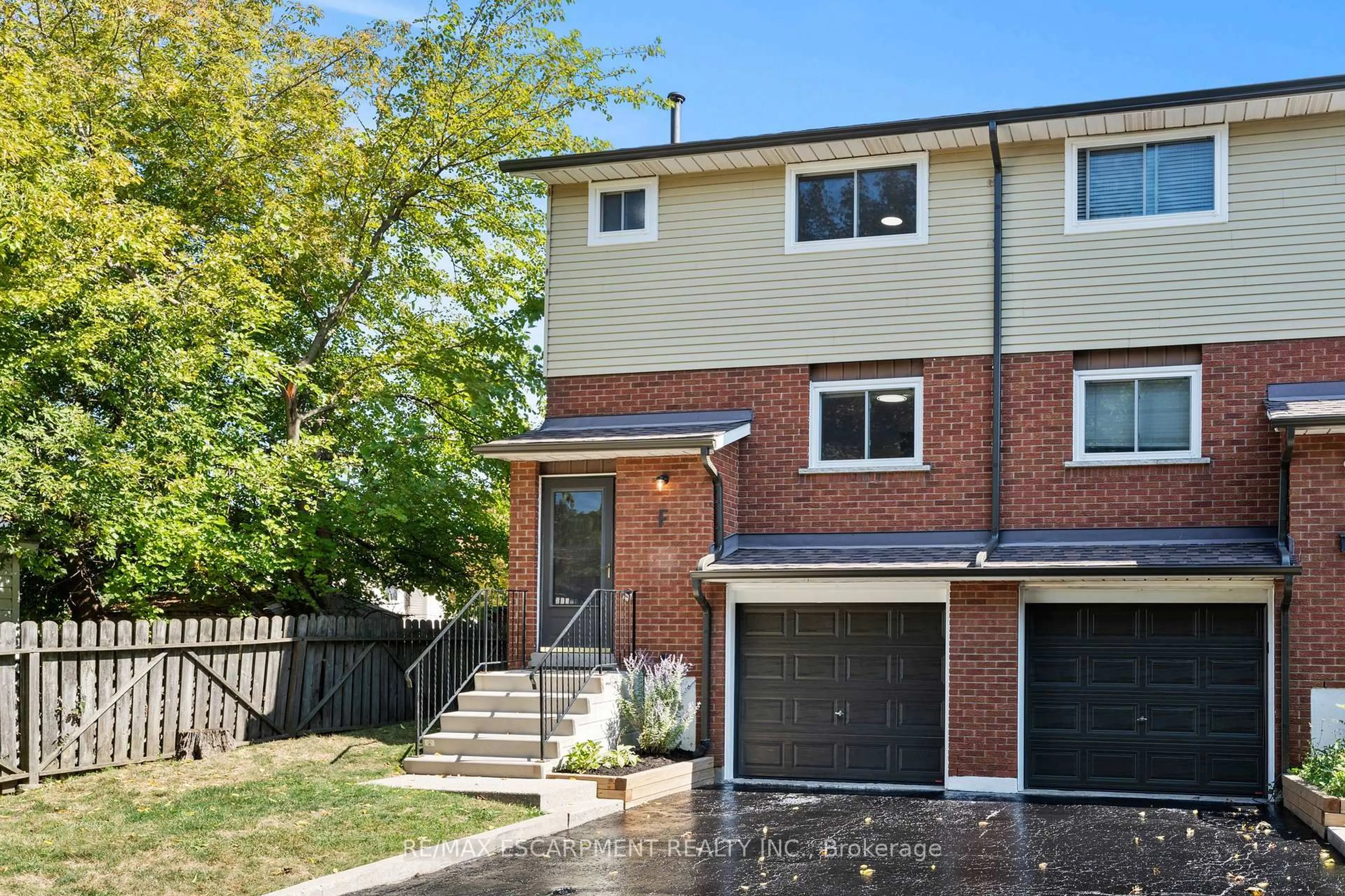 Home with brick exterior material, street for 924 Mohawk Rd #F, Hamilton Ontario L9C 6Z3