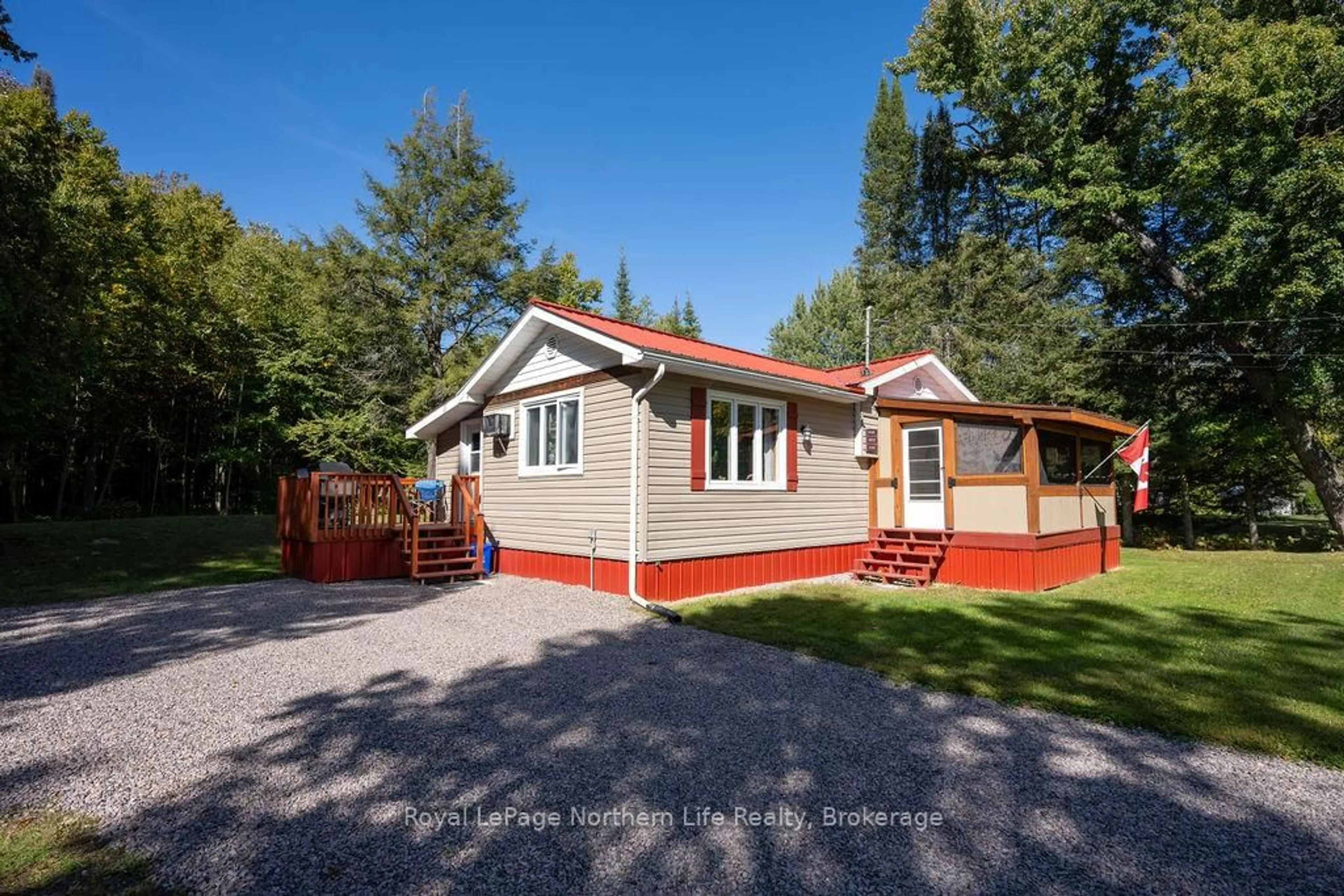Home with vinyl exterior material, unknown for 866 Jocko Point Rd, North Bay Ontario P1B 8G4
