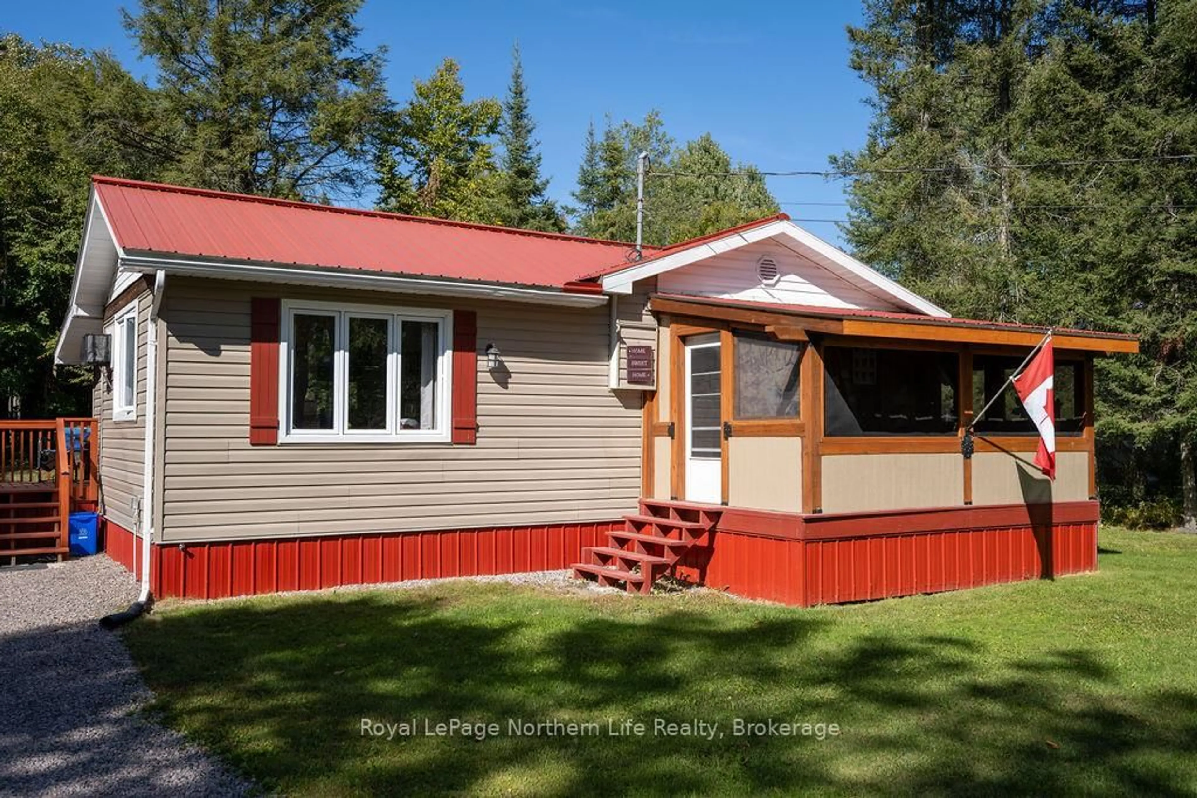 Home with vinyl exterior material, unknown for 866 Jocko Point Rd, North Bay Ontario P1B 8G4