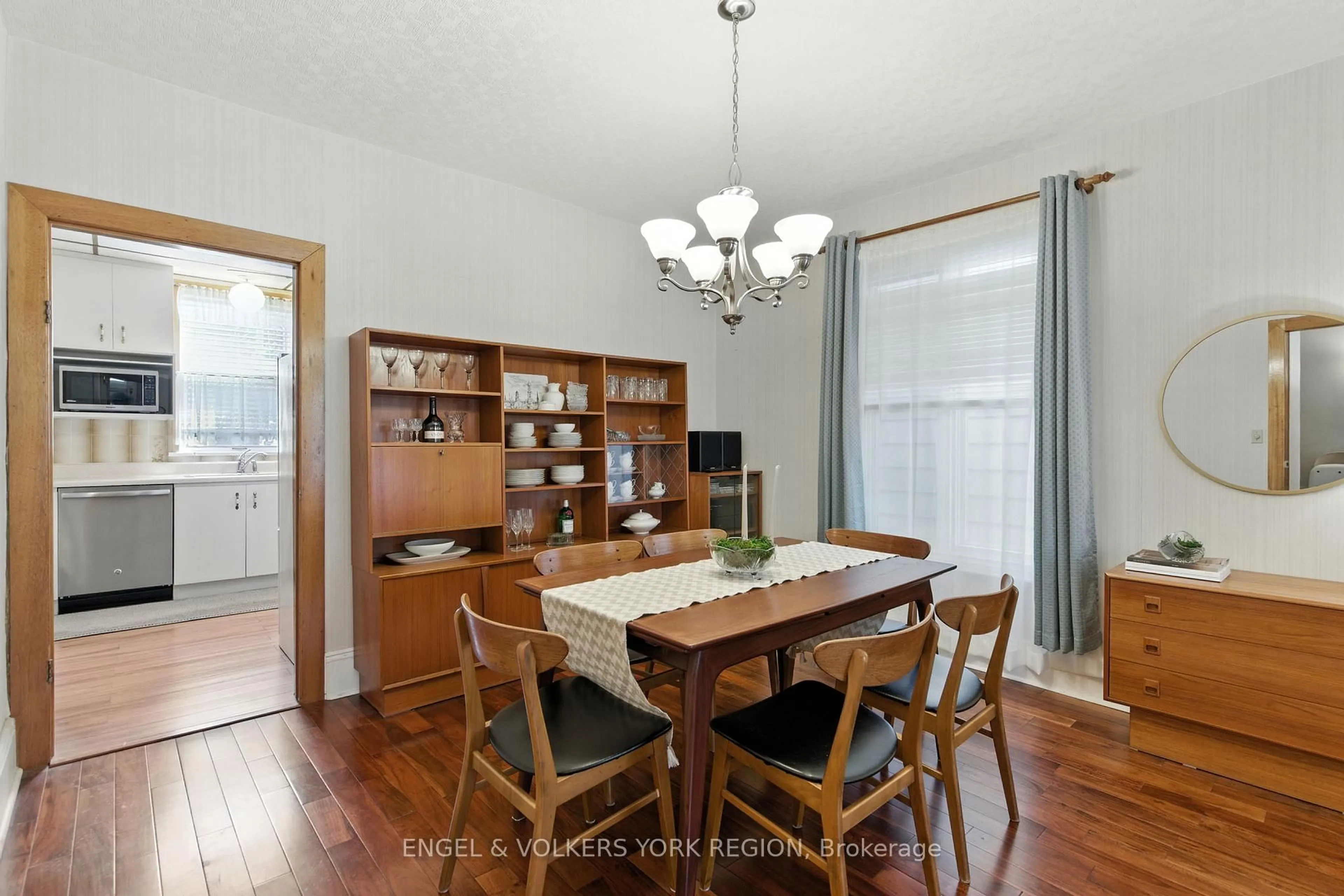 Dining room, wood/laminate floor for 484 John St, Hamilton Ontario L8L 4R5