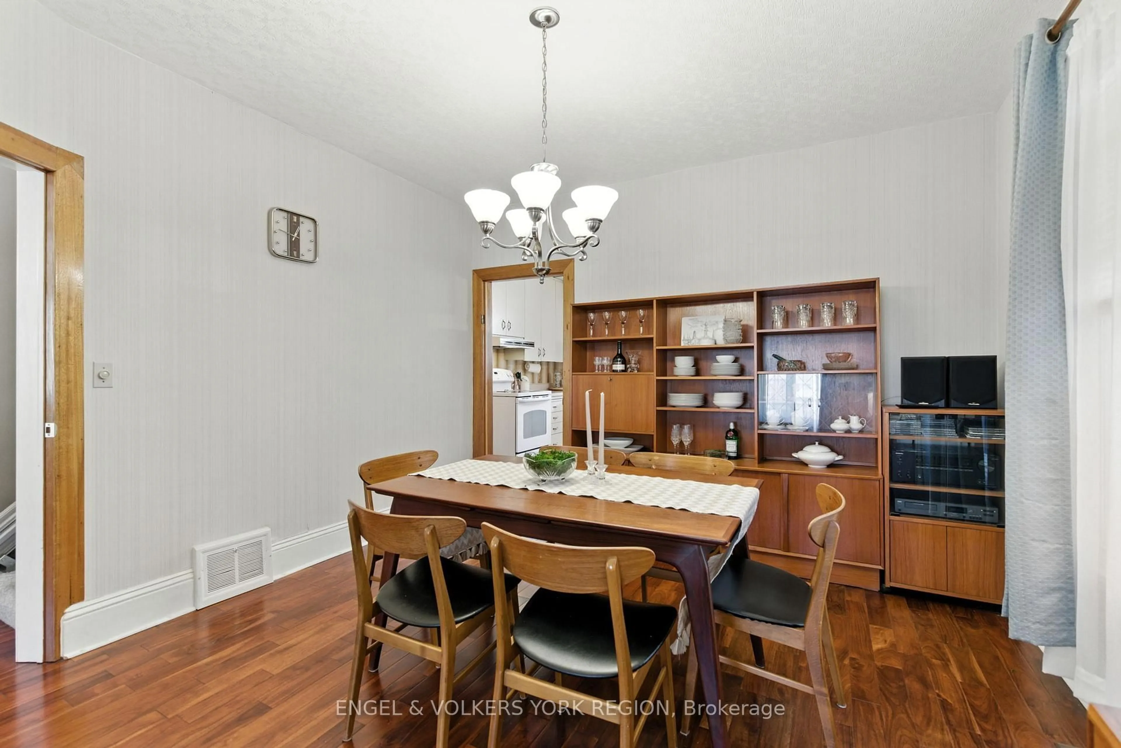 Dining room, wood/laminate floor for 484 John St, Hamilton Ontario L8L 4R5
