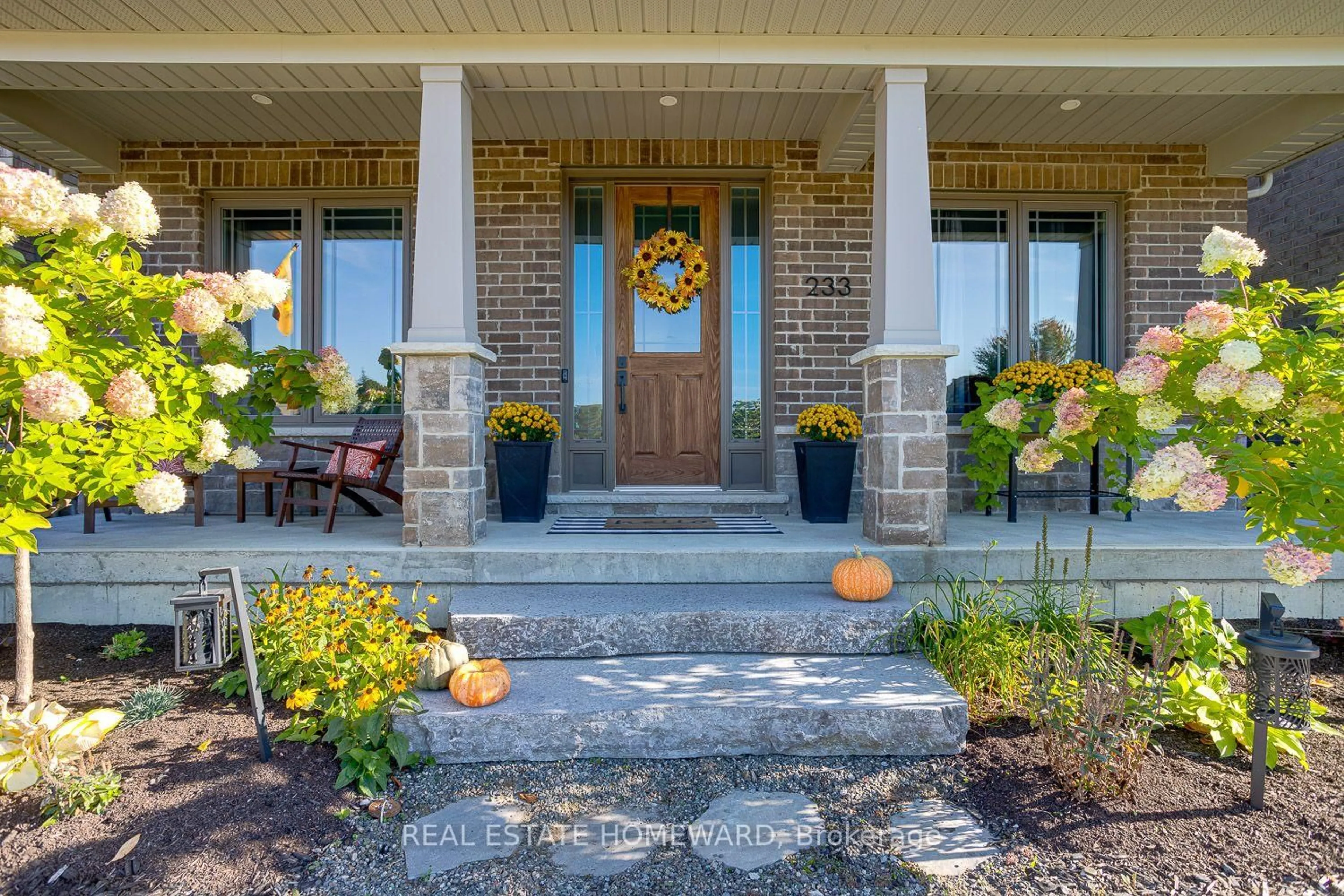 Indoor entryway for 233 Strachan St, Port Hope Ontario L1A 0E7