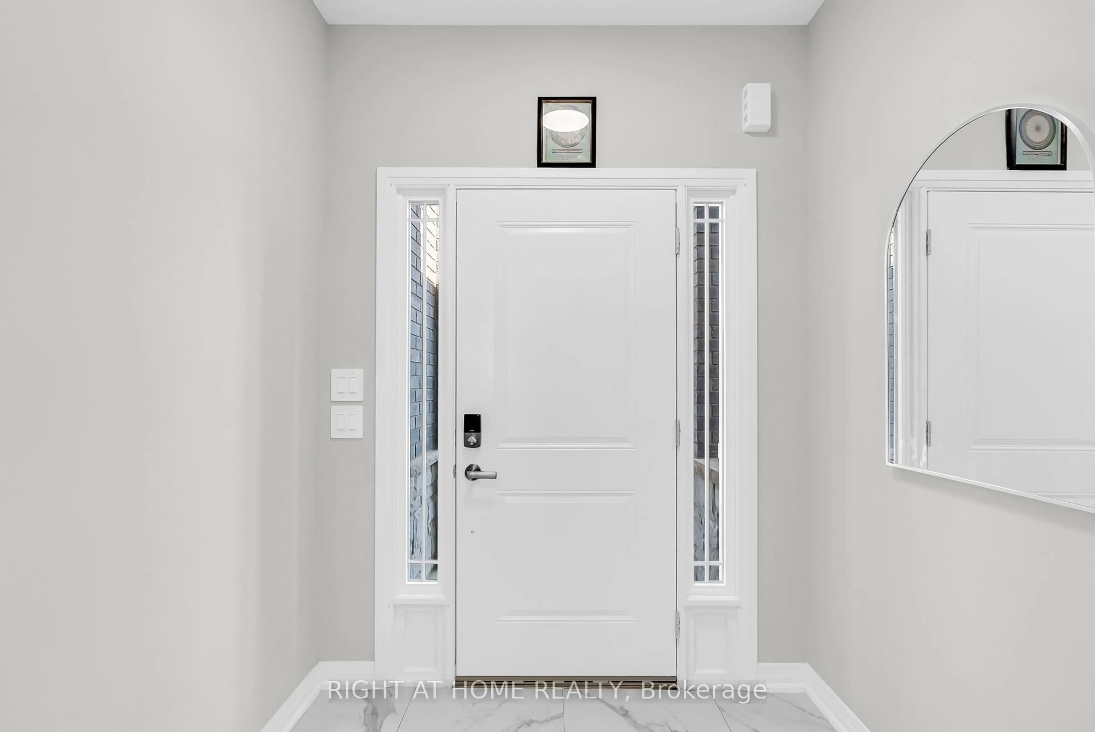 Indoor entryway for 171 Rockledge Dr, Hamilton Ontario L0R 1P0