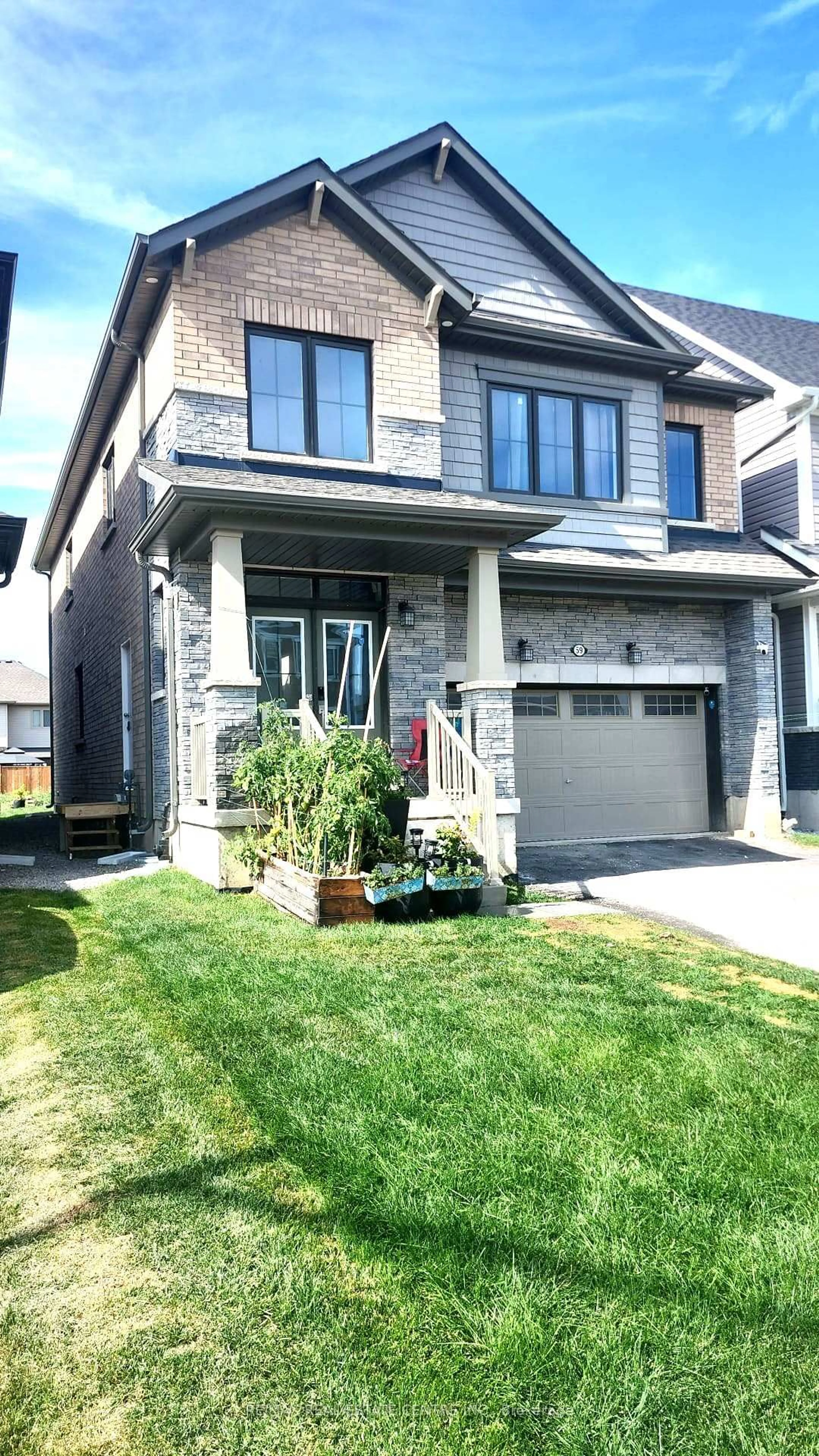 Home with brick exterior material, street for 59 Velvet Way, Thorold Ontario L2V 0P3