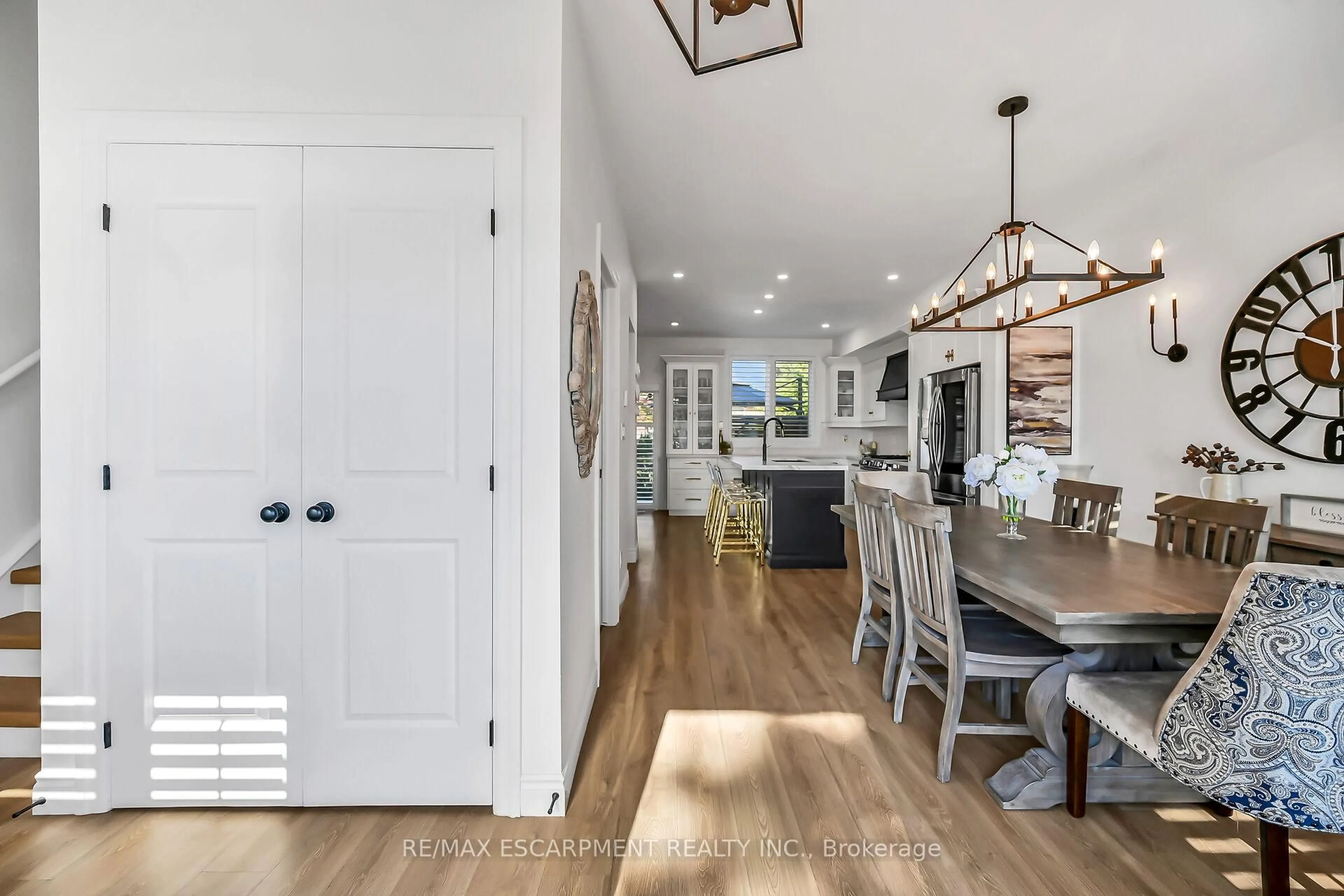 Open concept kitchen, unknown for 162 RIDGE St, Hamilton Ontario L9A 2X5