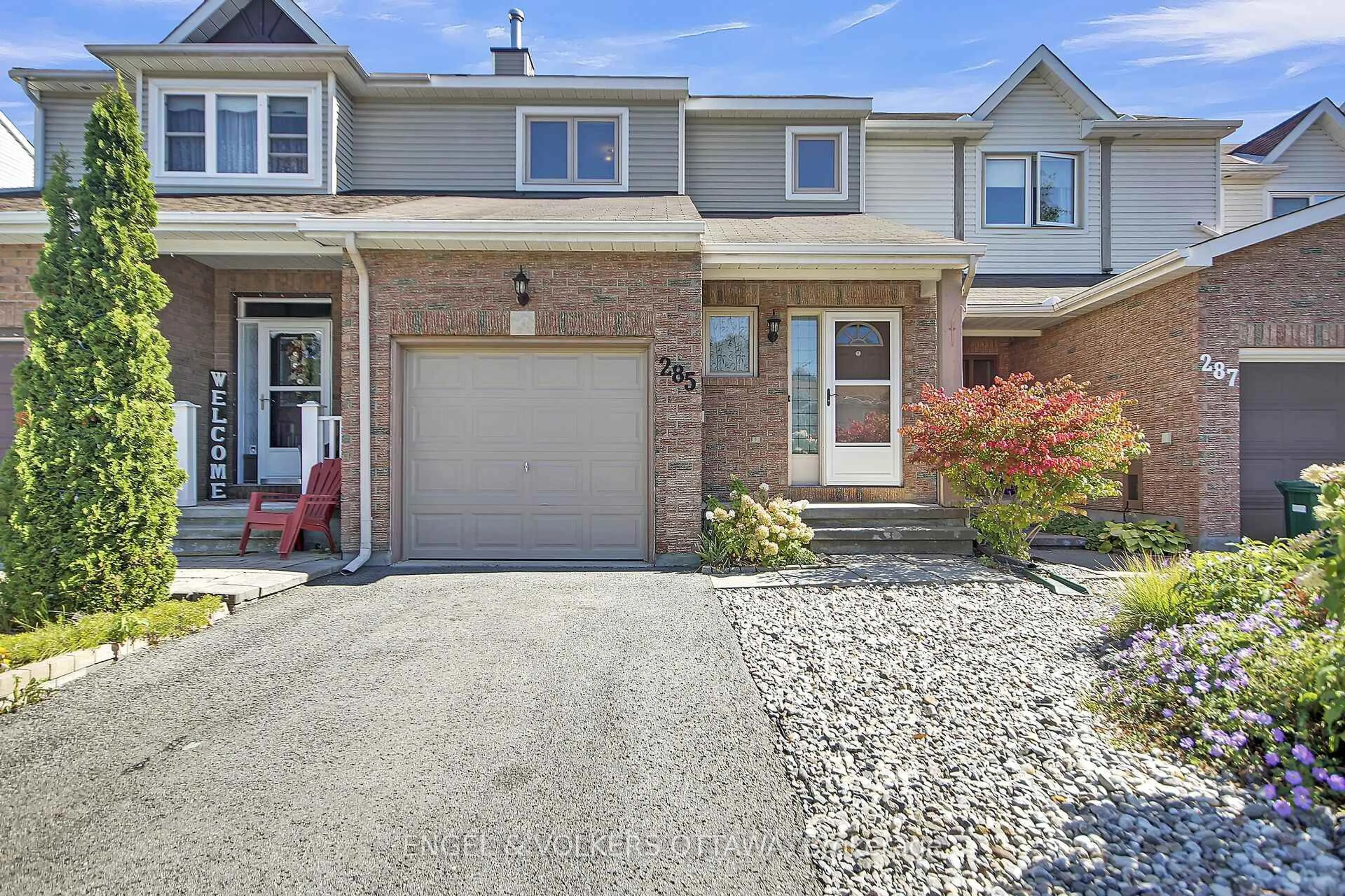 Home with brick exterior material, street for 285 Stoneway Dr, Ottawa Ontario K2G 6E5