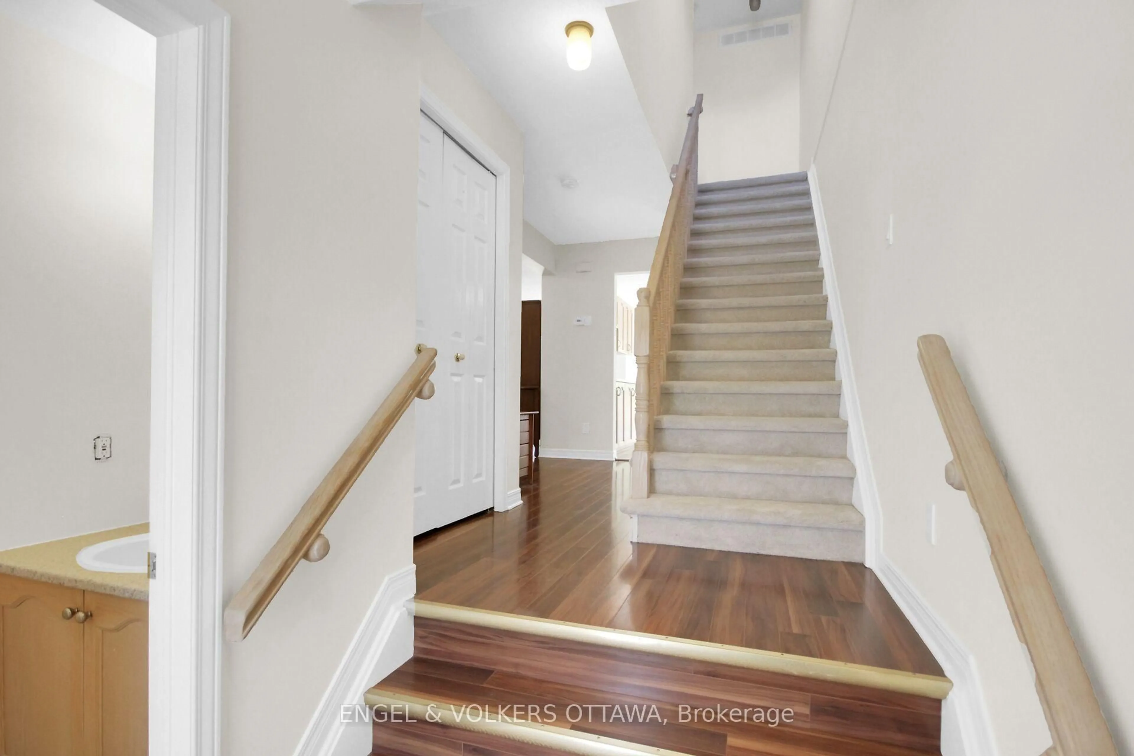 Unknown for 285 Stoneway Dr, Ottawa Ontario K2G 6E5