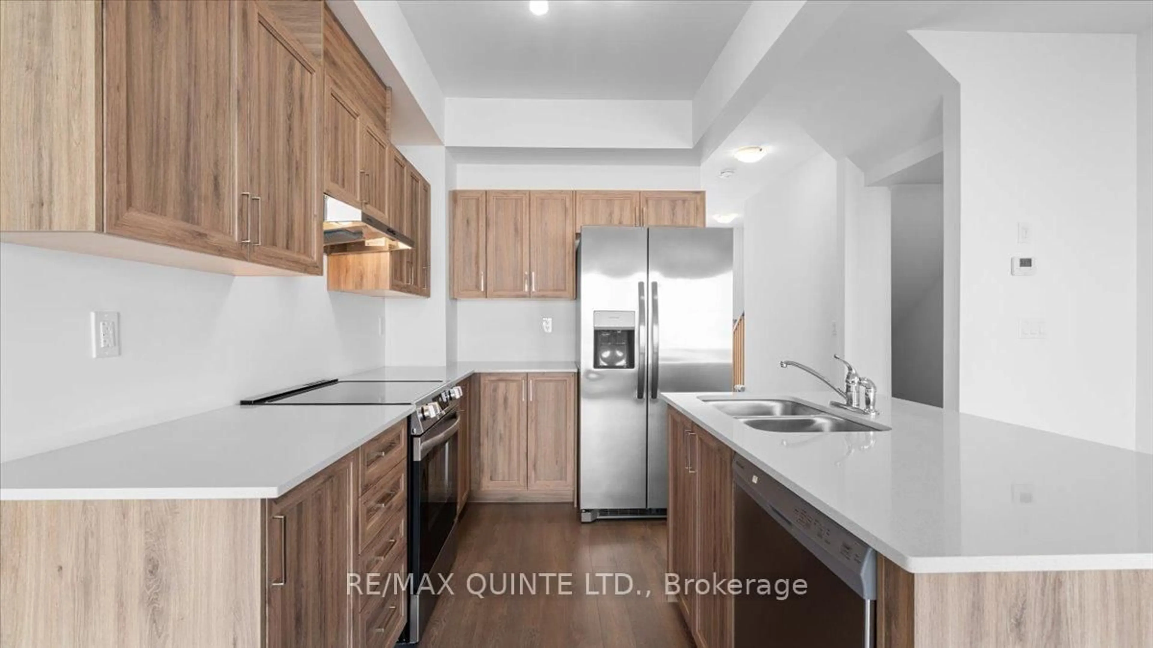 Standard kitchen, wood/laminate floor for 53 Lincoln Dr, Belleville Ontario K8N 0T7