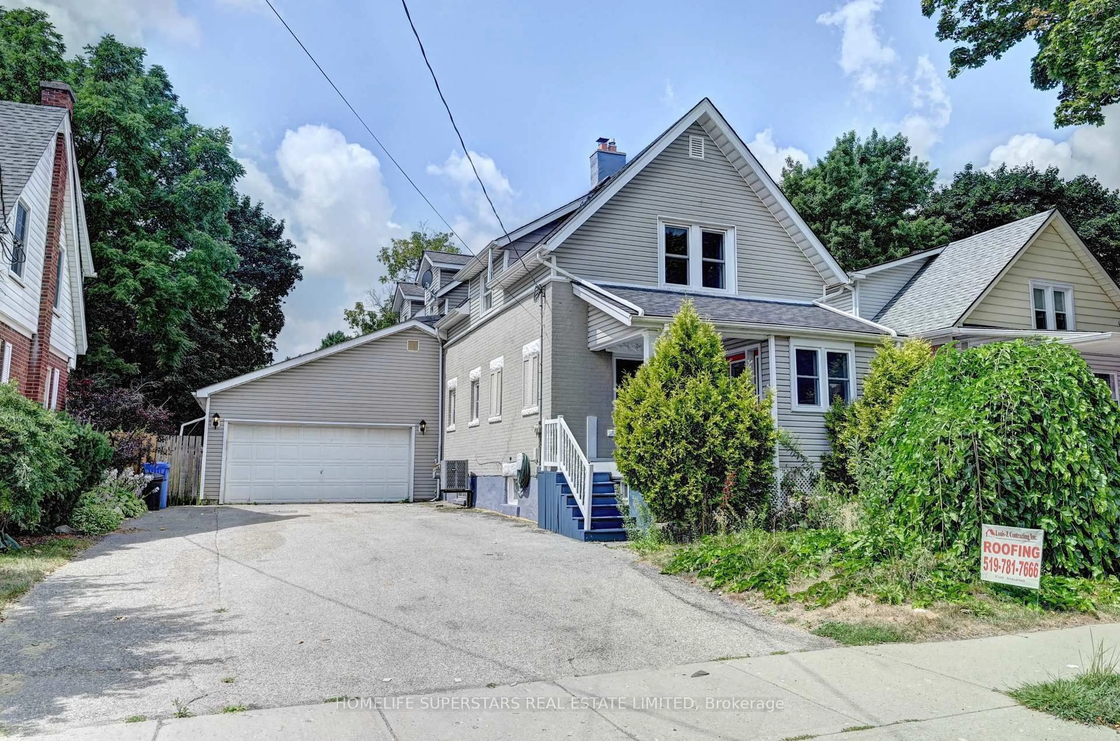 A pic from outside/outdoor area/front of a property/back of a property/a pic from drone, street for 31 Troy St, Kitchener Ontario N2H 1L7