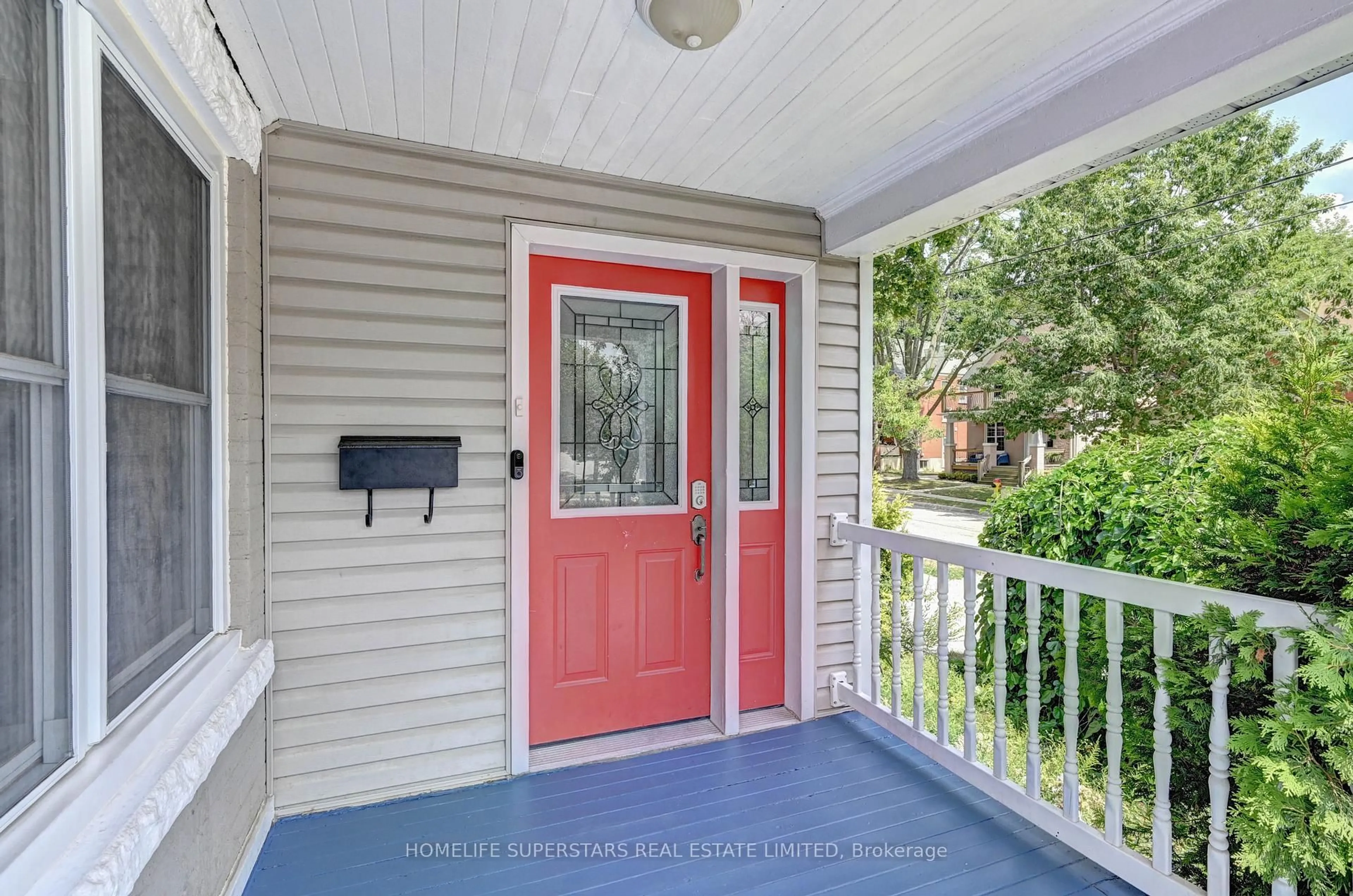 Indoor entryway for 31 Troy St, Kitchener Ontario N2H 1L7