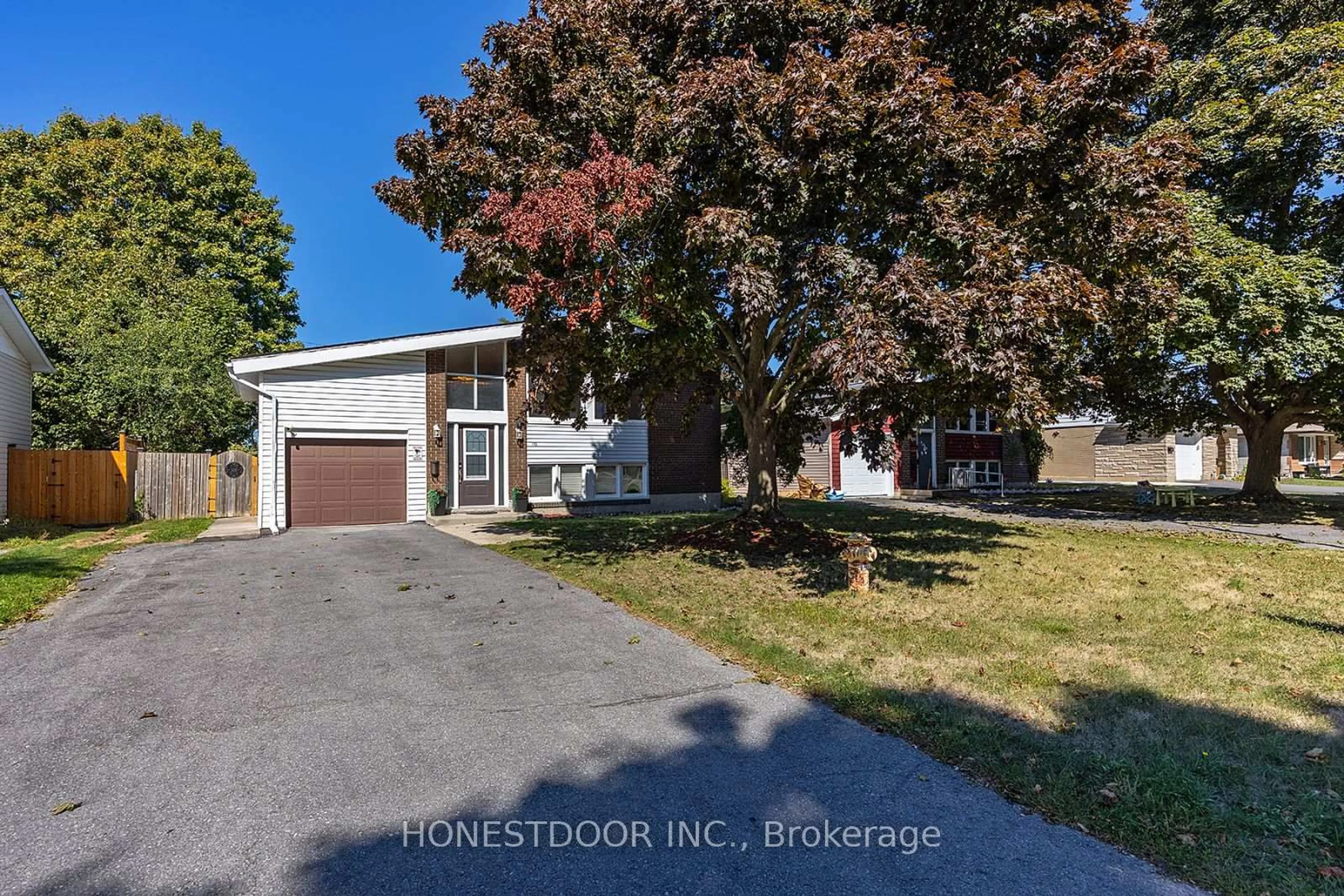 A pic from outside/outdoor area/front of a property/back of a property/a pic from drone, street for 172 Casterton Ave, Kingston Ontario K7M 1R5
