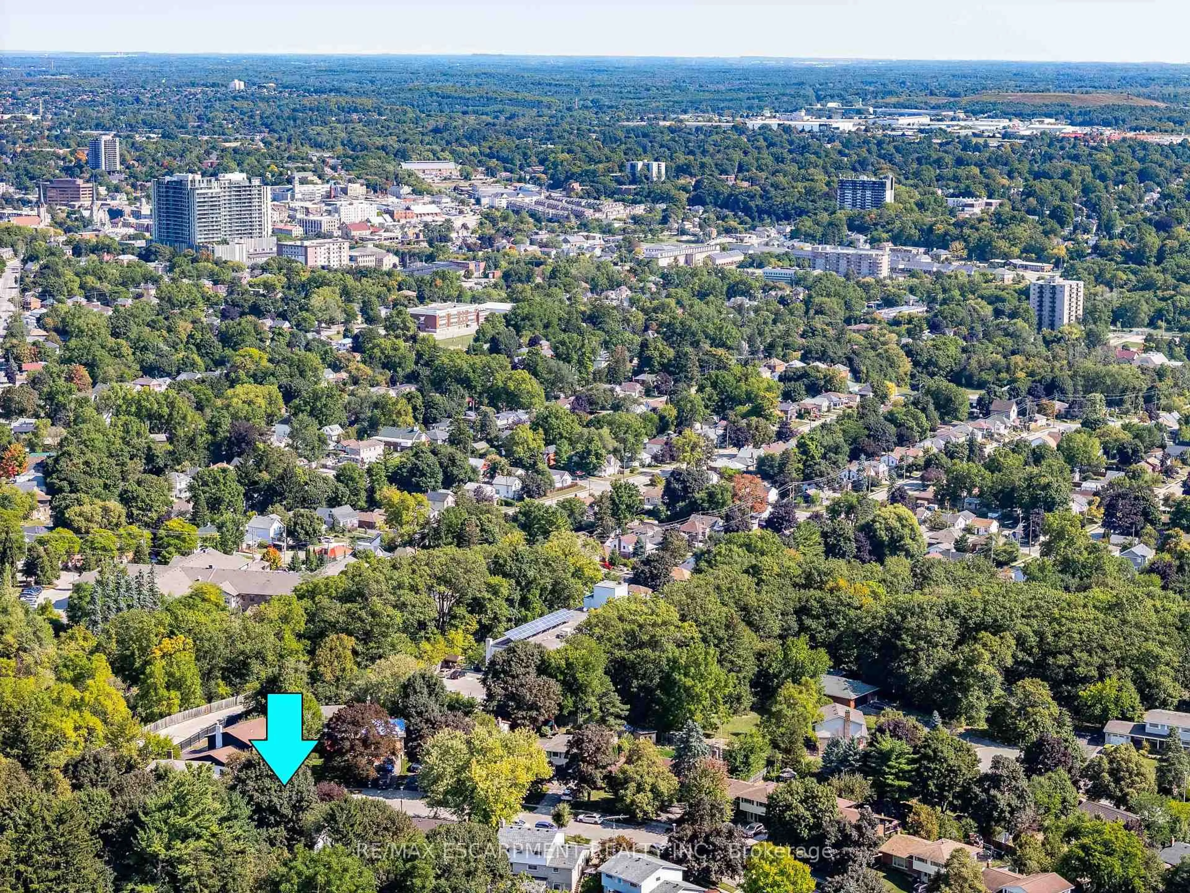 A pic from outside/outdoor area/front of a property/back of a property/a pic from drone, city buildings view from balcony for 20 Crestwood Dr, Cambridge Ontario N1S 3N9