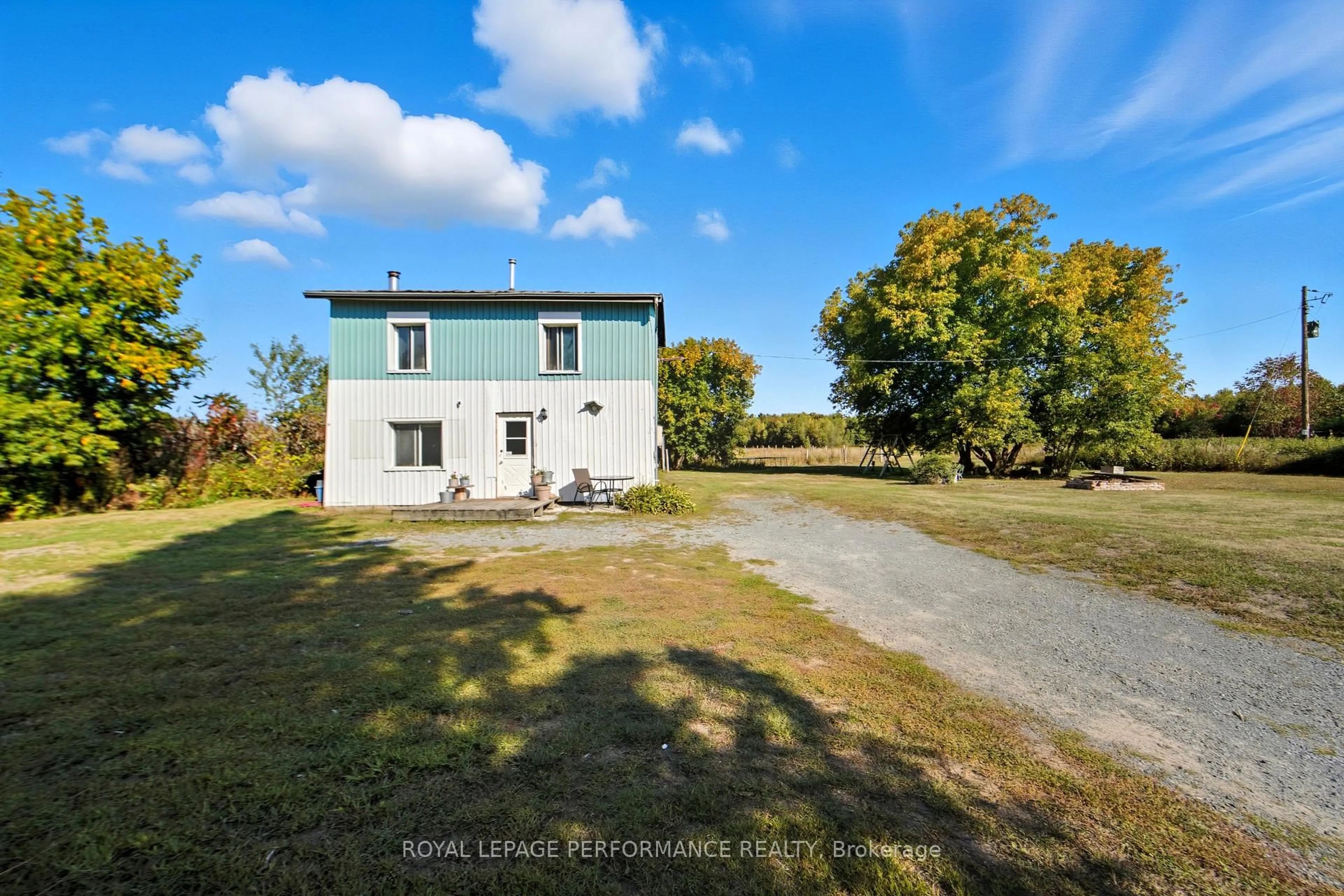 A pic from outside/outdoor area/front of a property/back of a property/a pic from drone, building for 255 Concession 7 Rd, Alfred and Plantagenet Ontario K0B 1A0