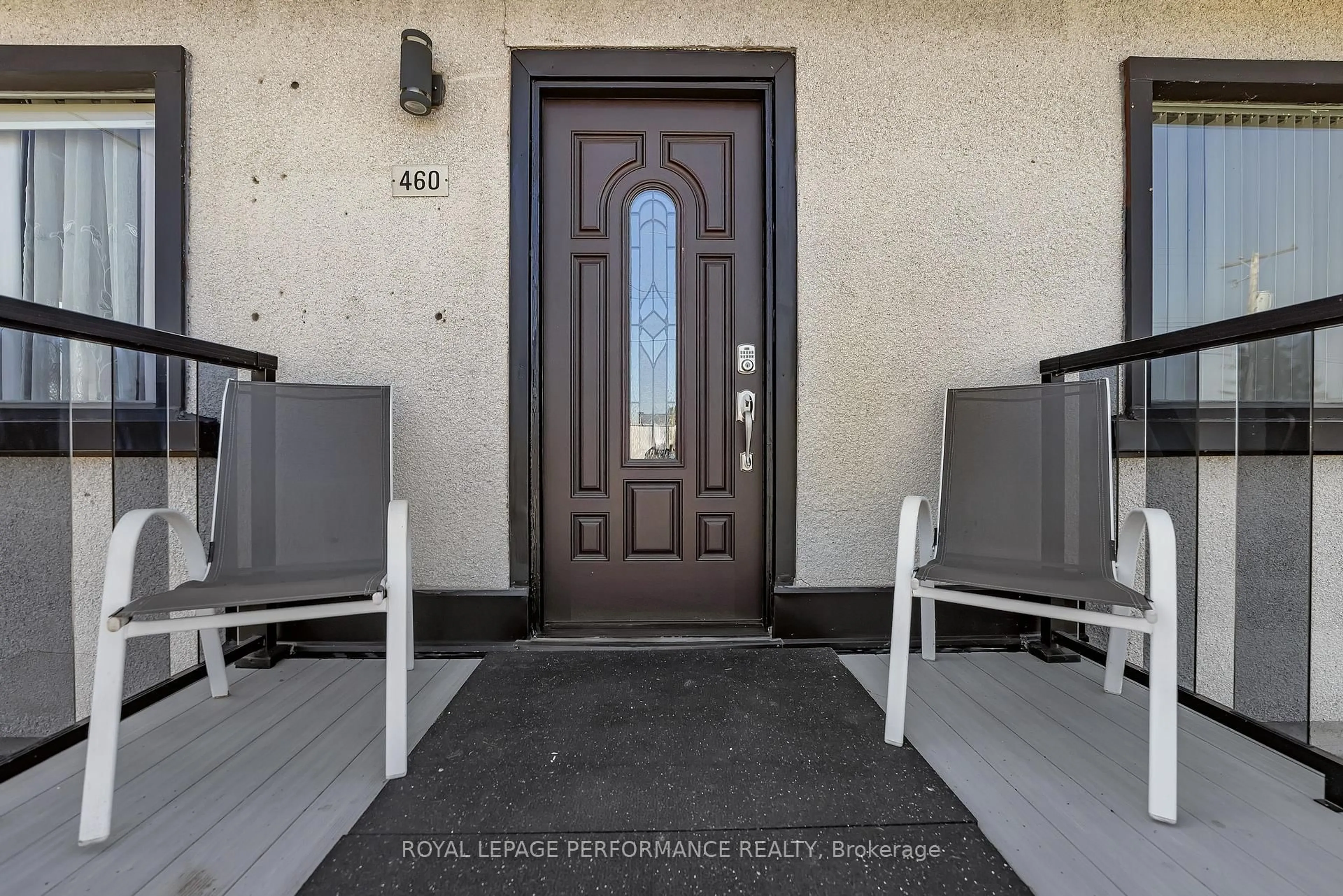 Indoor entryway for 460-462 Main St, Alfred and Plantagenet Ontario K0B 1L0