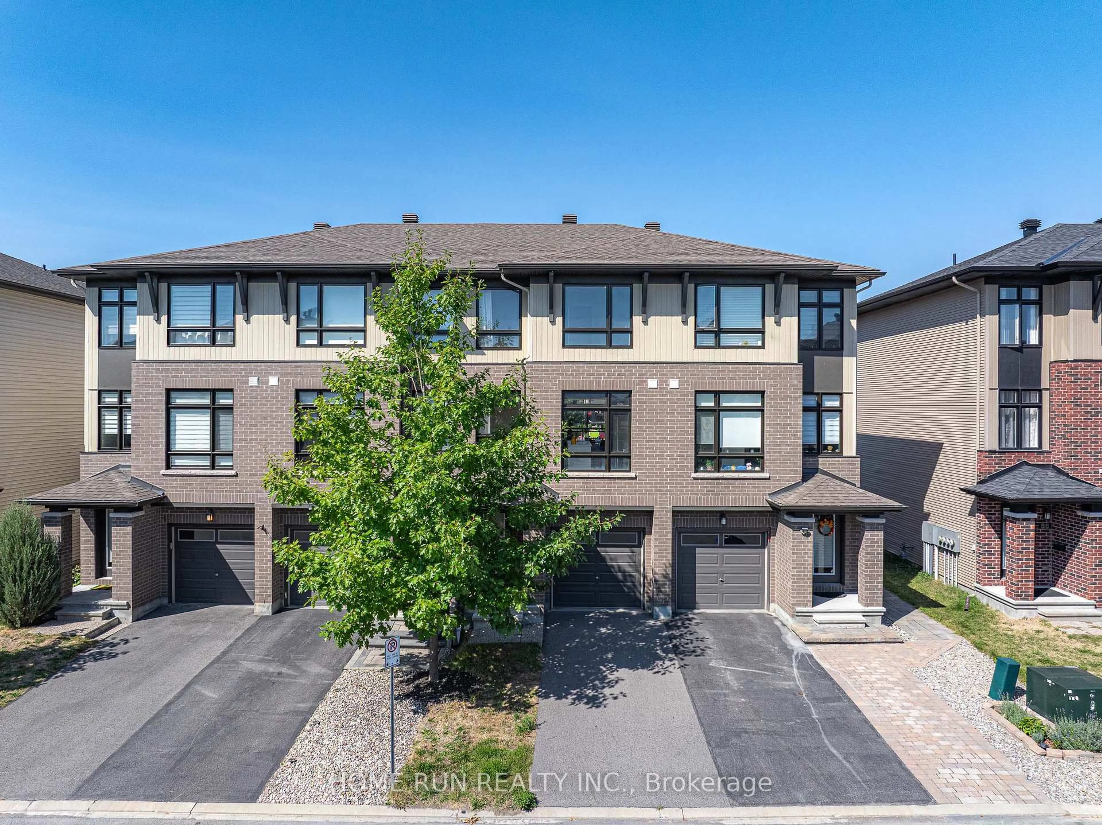 A pic from outside/outdoor area/front of a property/back of a property/a pic from drone, street for 90 Gooseberry Pl, Ottawa Ontario K2J 5Z6