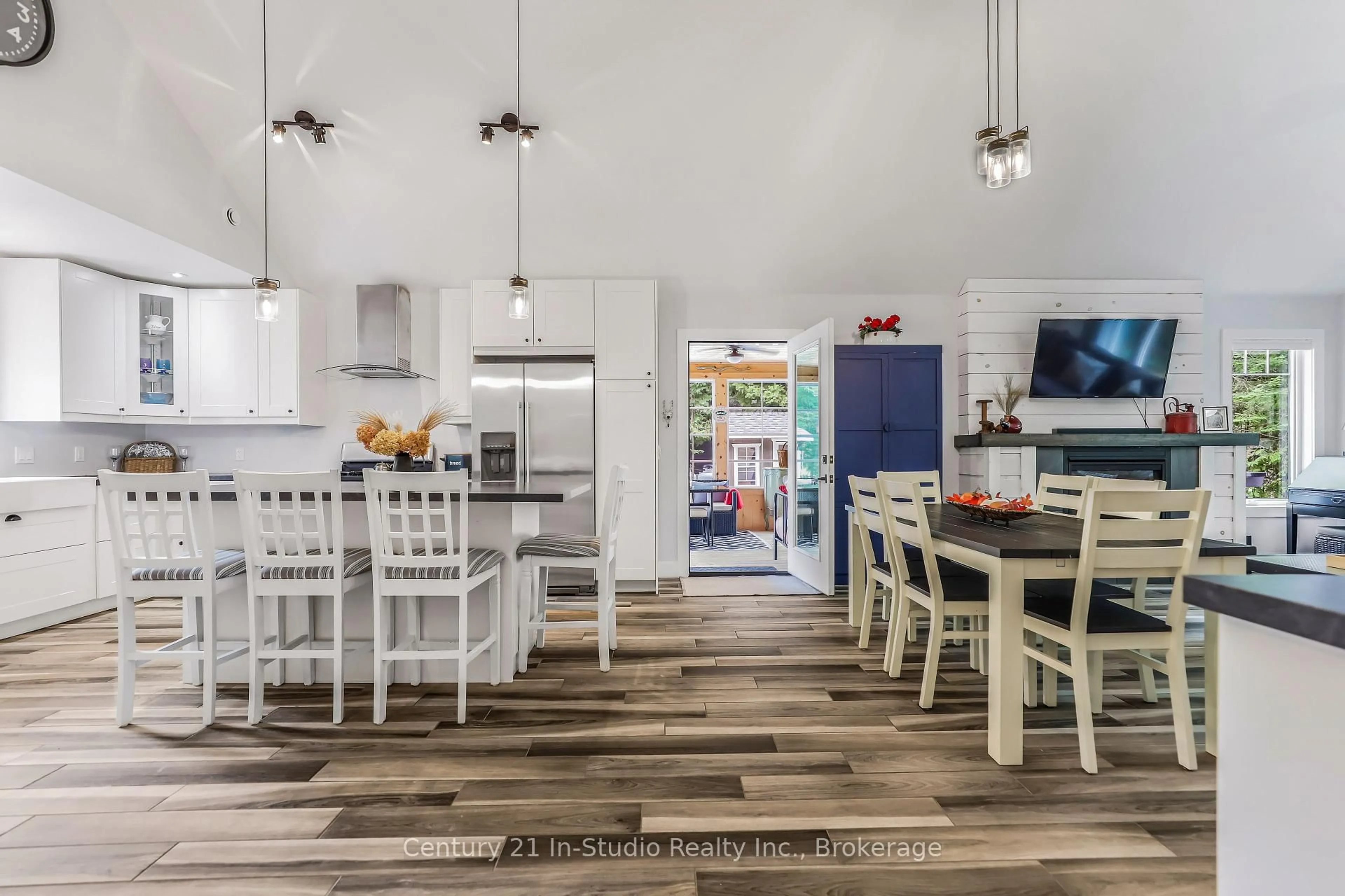 Open concept kitchen, wood/laminate floor for 184 Lakewood Lane, Grey Highlands Ontario N0C 1H0
