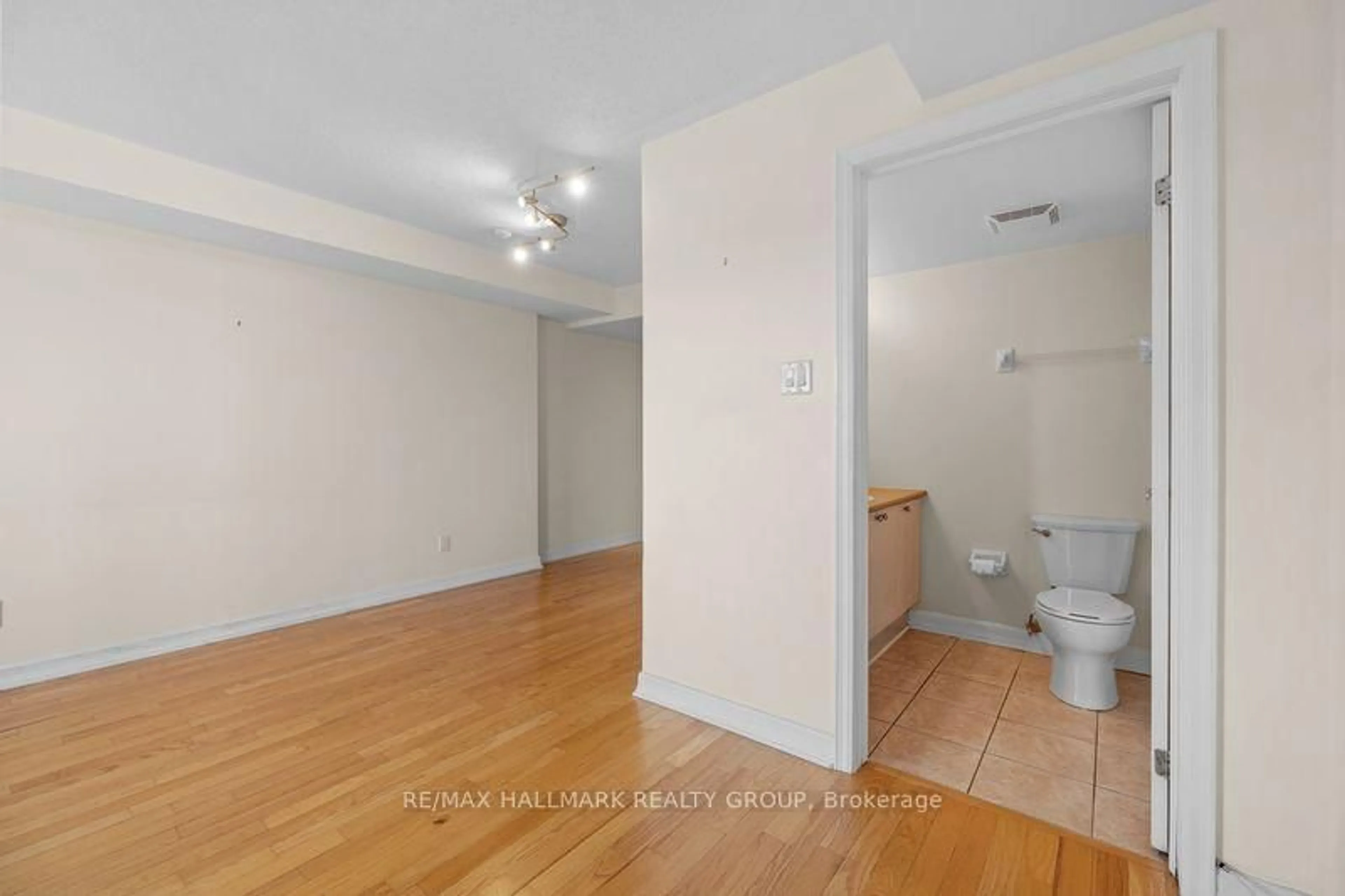 A pic of a room for 310 Central Park Dr #4C, Ottawa Ontario K2C 4G4