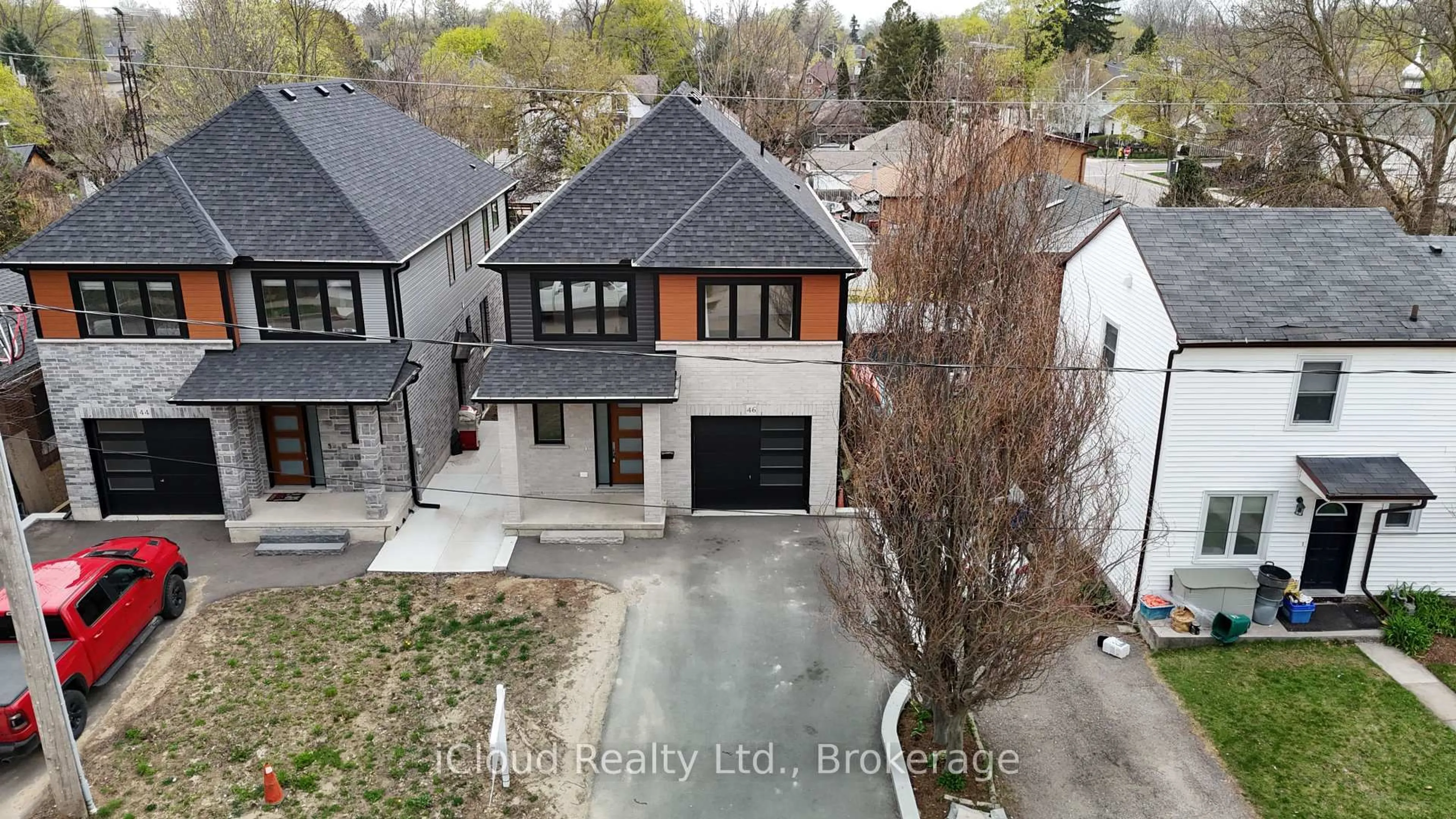 A pic from outside/outdoor area/front of a property/back of a property/a pic from drone, street for 46 Lowell St, Cambridge Ontario N1R 5C9
