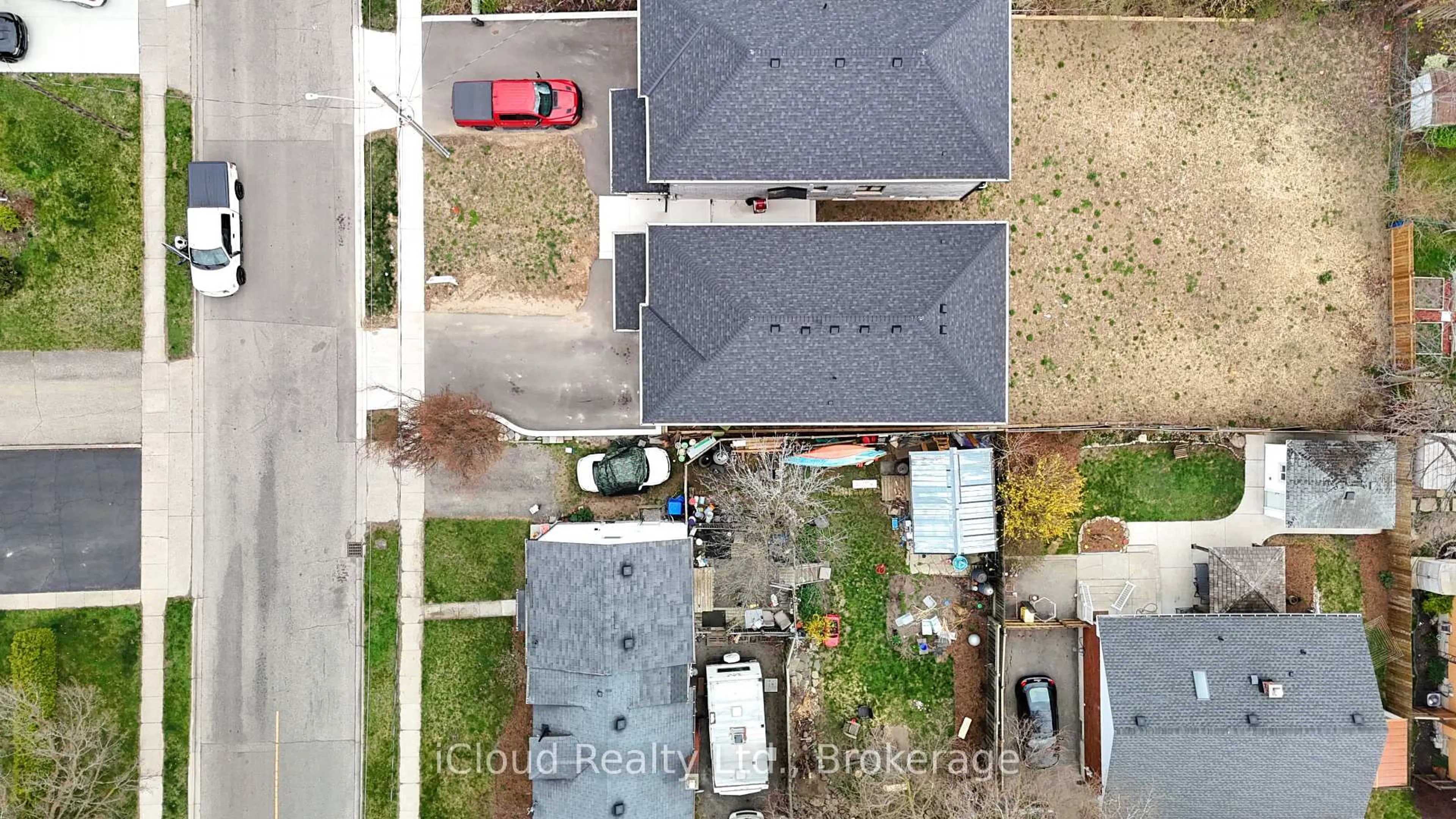 A pic from outside/outdoor area/front of a property/back of a property/a pic from drone, street for 46 Lowell St, Cambridge Ontario N1R 5C9