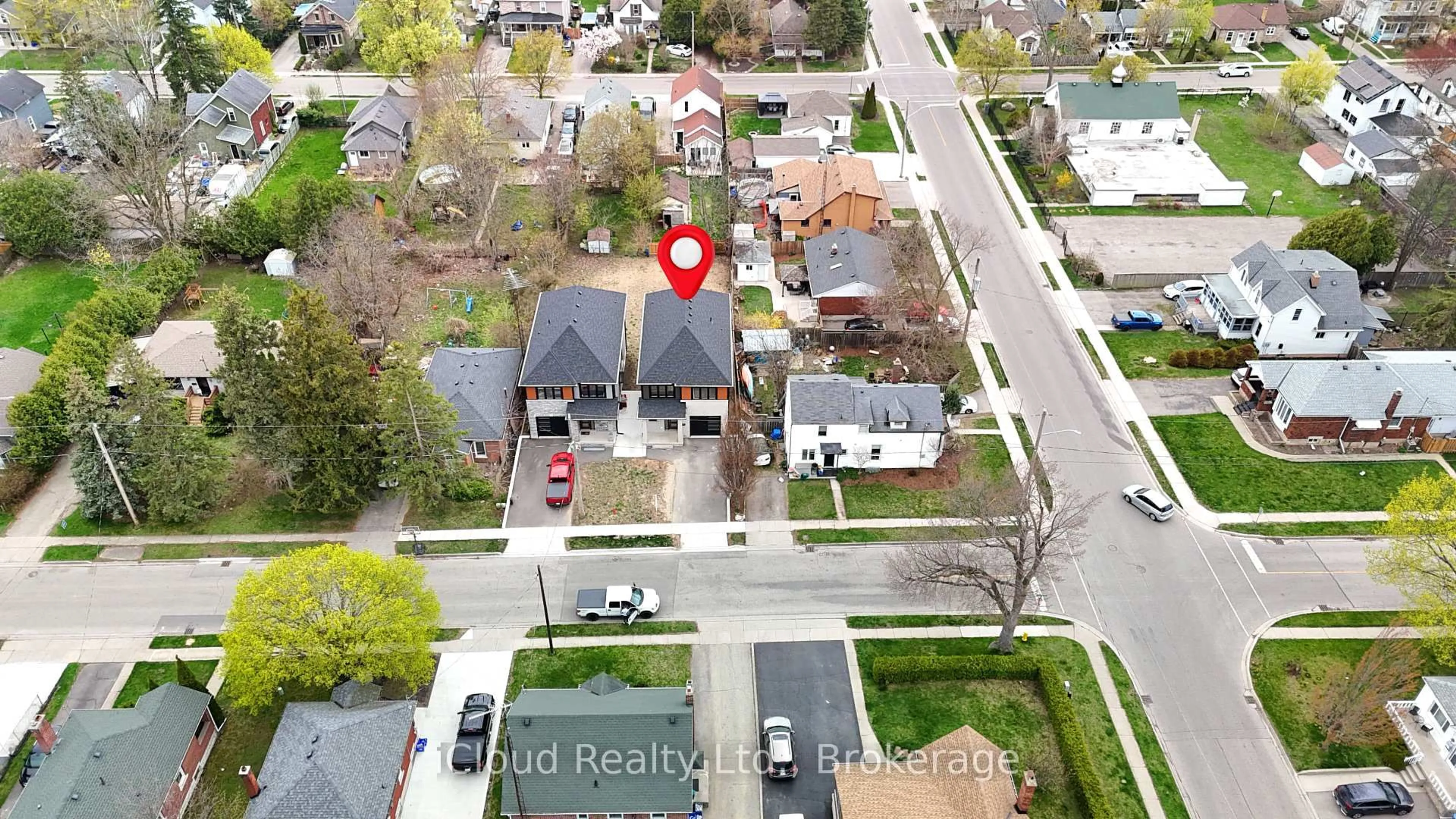 A pic from outside/outdoor area/front of a property/back of a property/a pic from drone, street for 46 Lowell St, Cambridge Ontario N1R 5C9