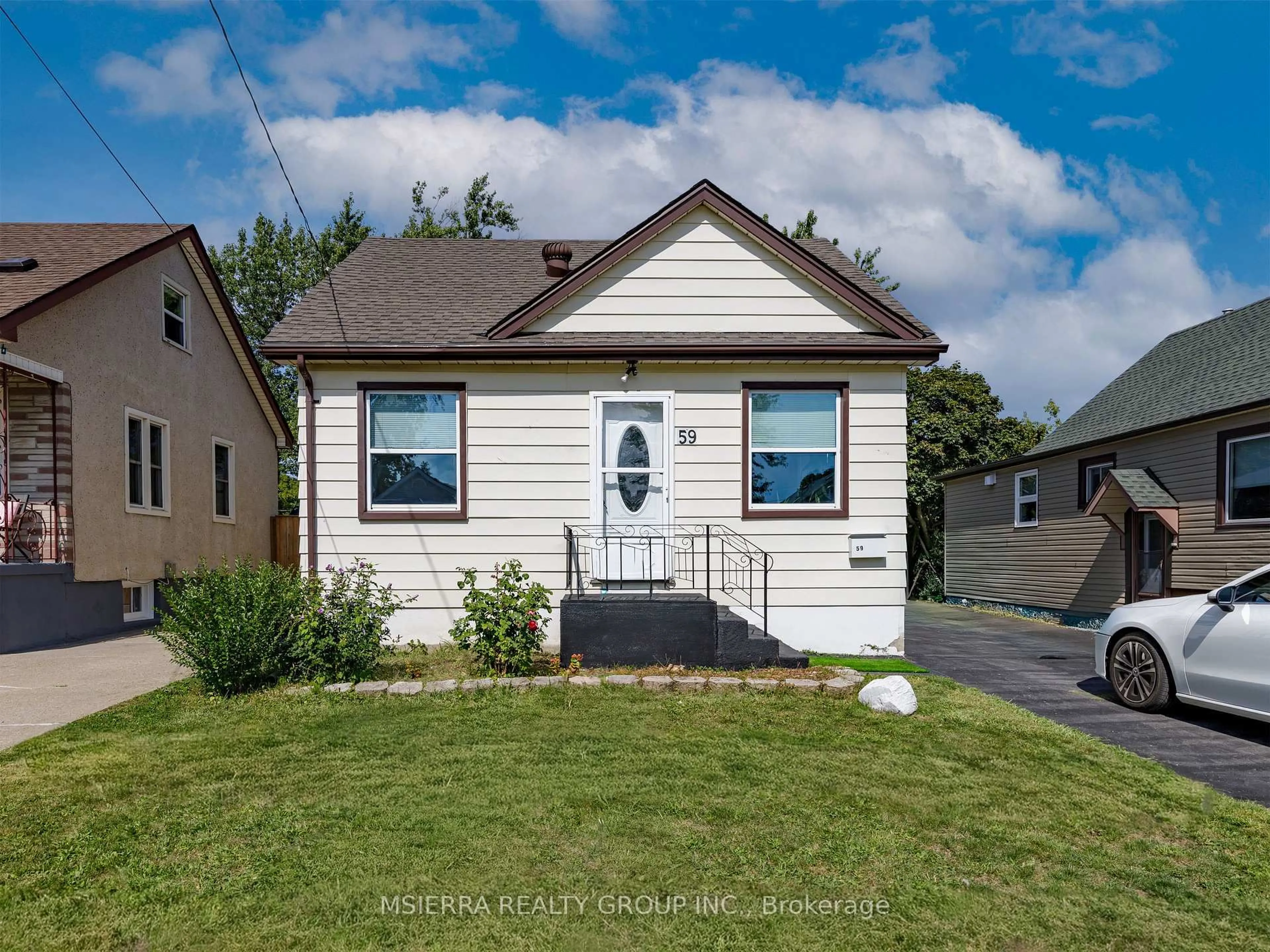 Home with vinyl exterior material, street for 59 Hamilton St, St. Catharines Ontario L2S 1K8