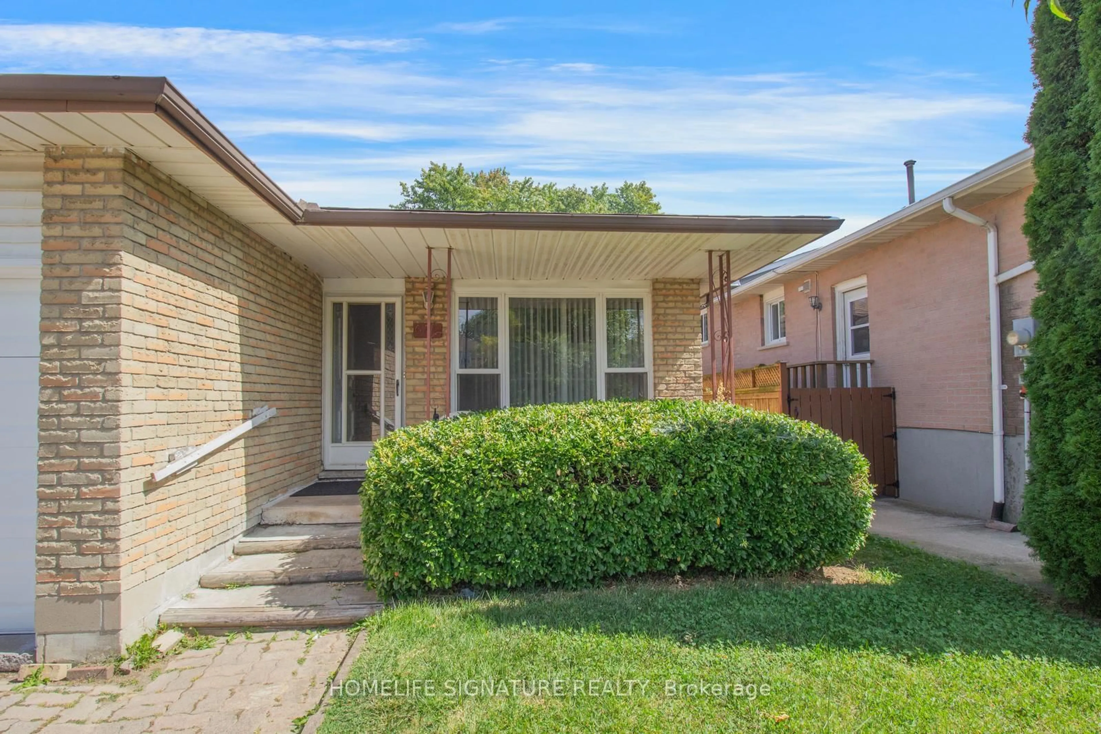 Home with brick exterior material, street for 659 Upper Horning Rd, Hamilton Ontario L9C 7R3