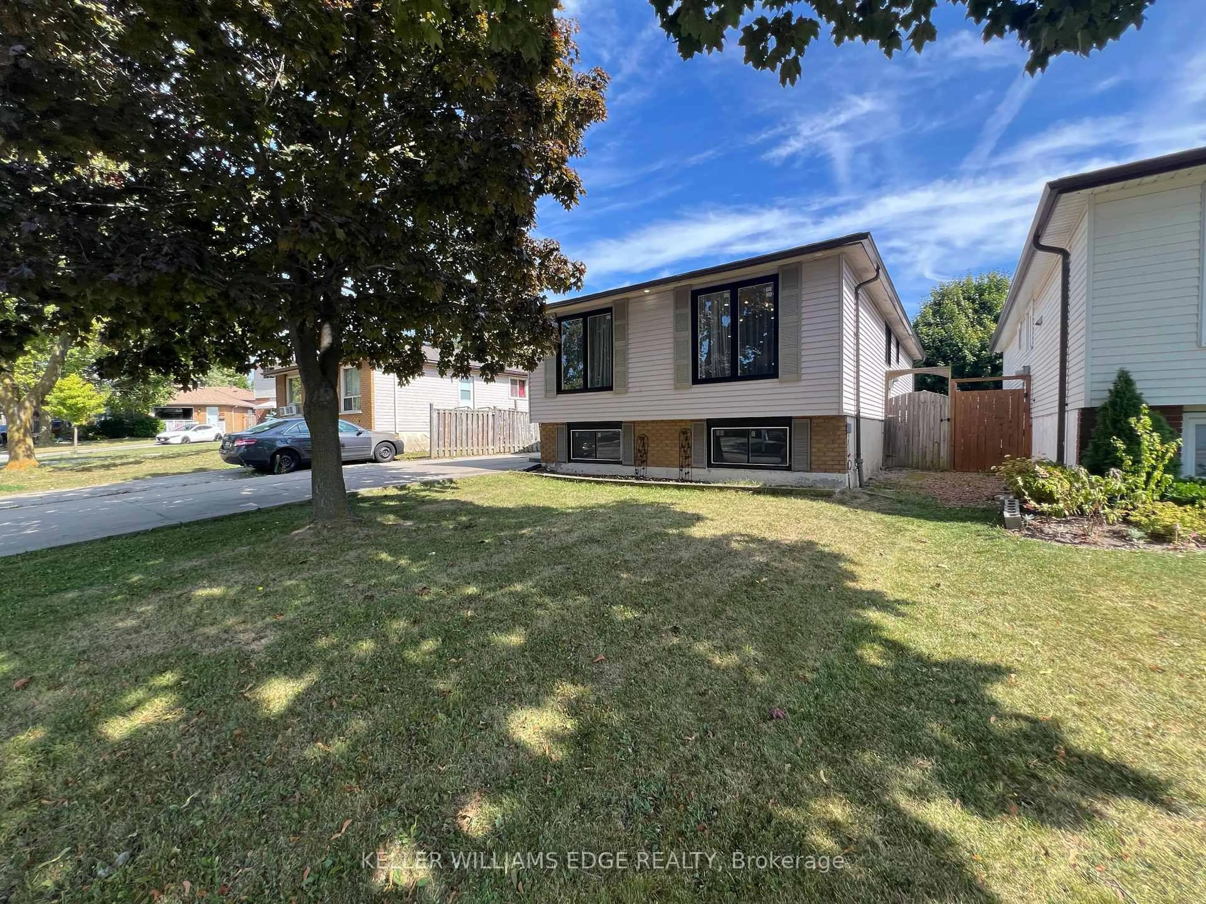A pic from outside/outdoor area/front of a property/back of a property/a pic from drone, street for 228 Lawnhurst Crt, Hamilton Ontario L8V 4R4