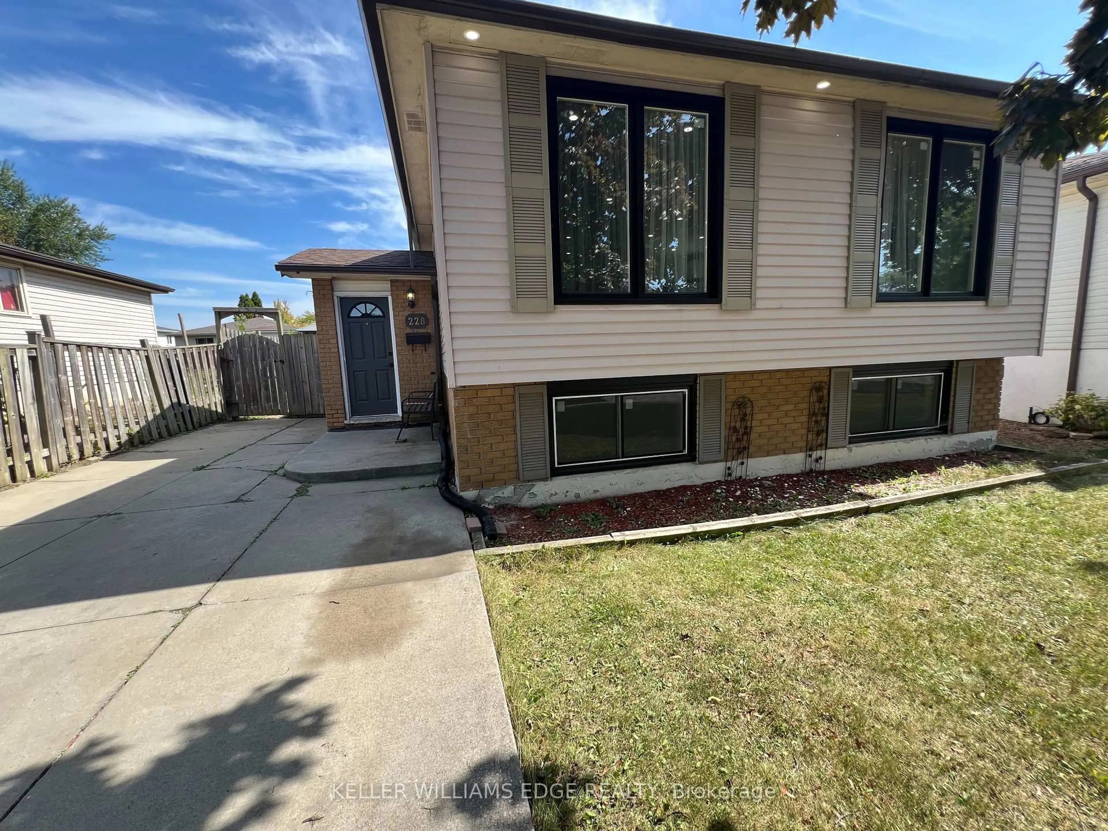 Unknown for 228 Lawnhurst Crt, Hamilton Ontario L8V 4R4