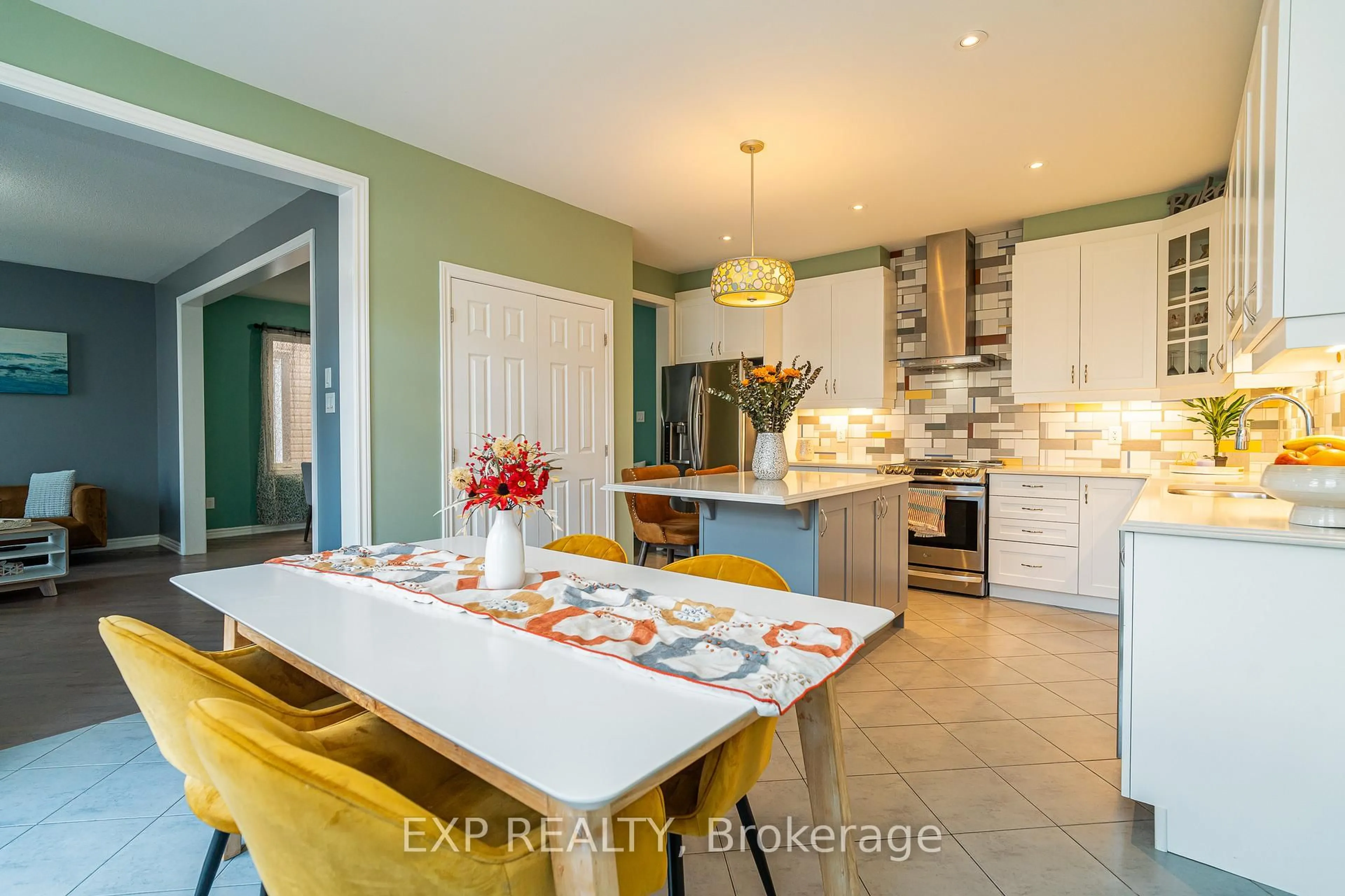 Open concept kitchen, ceramic/tile floor for 722 Devario Cres, Ottawa Ontario K2J 6H3